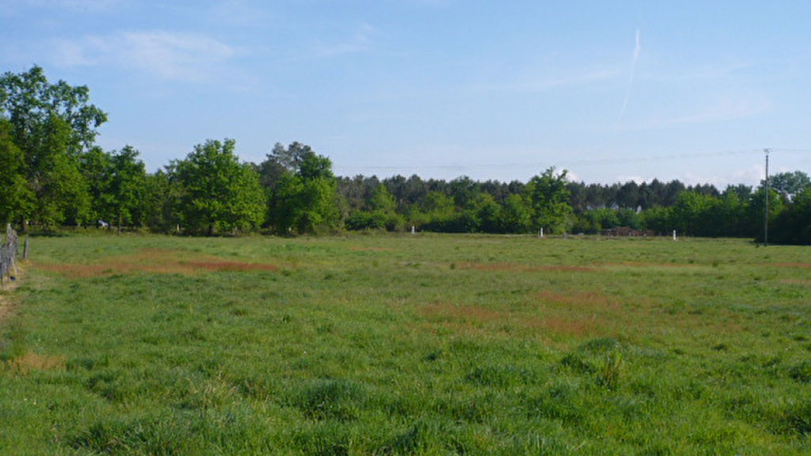 Terrain constructible de 680m2 à Saint-Julien-l'Ars