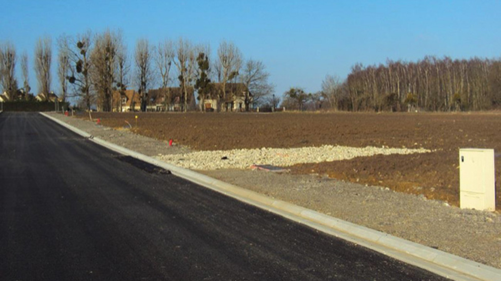 Terrain constructible de 395m2 à Chasseneuil-du-Poitou