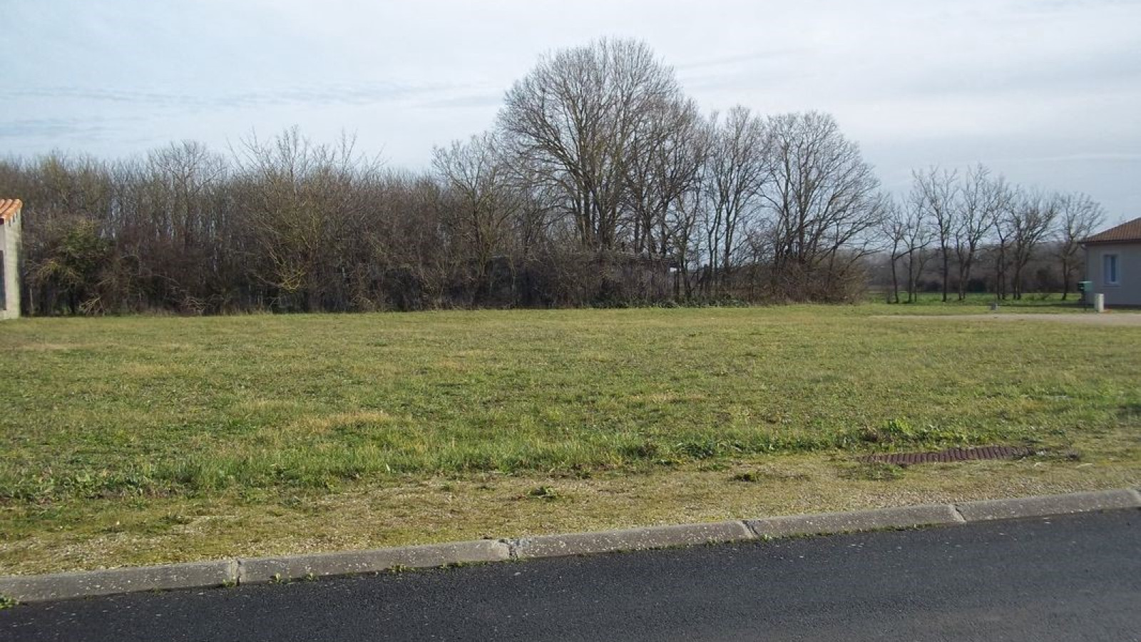 Terrain constructible de 629m2 à Saint-Martin-la-Pallu