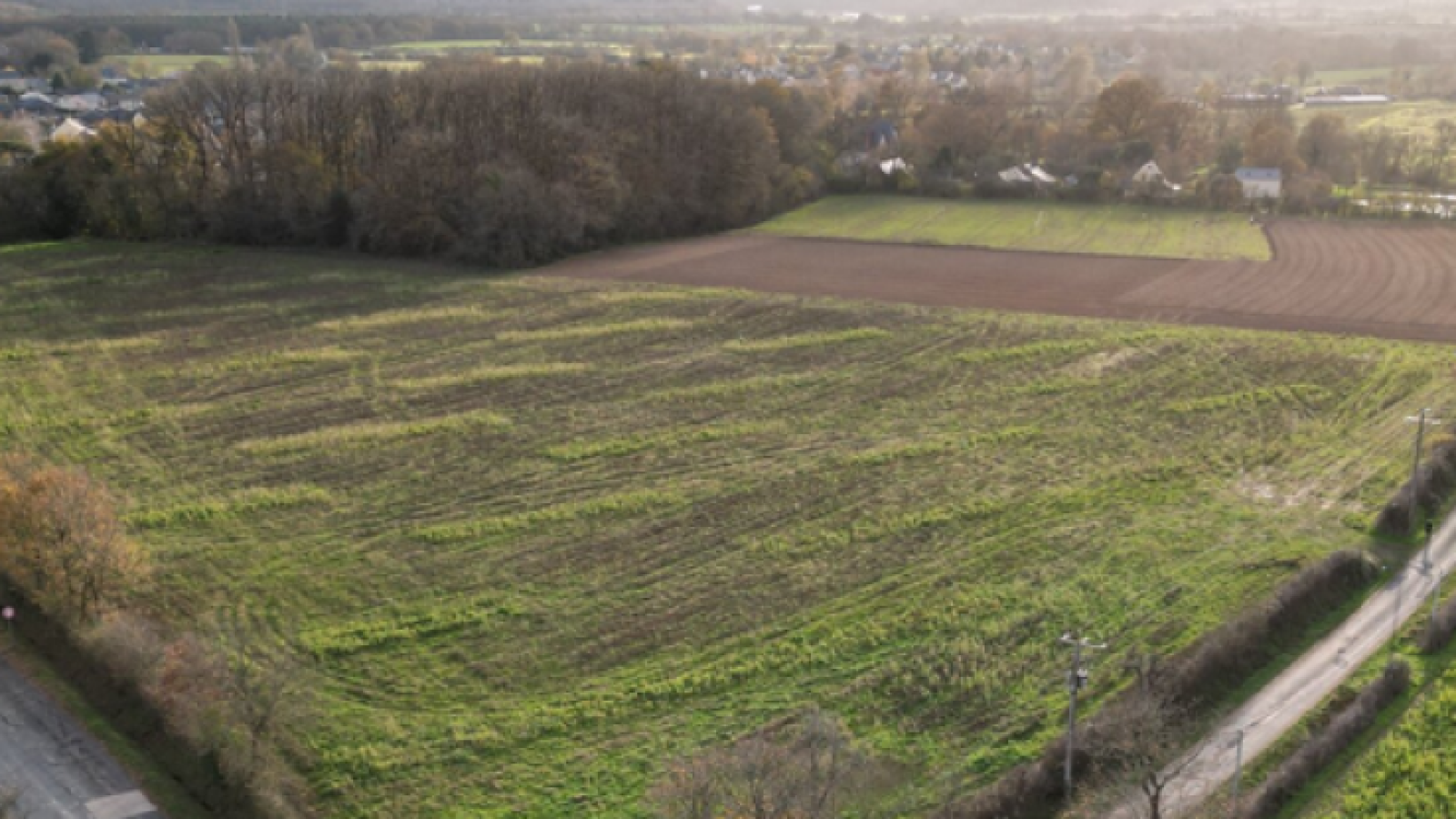 Terrain constructible de 450m2 à Feneu