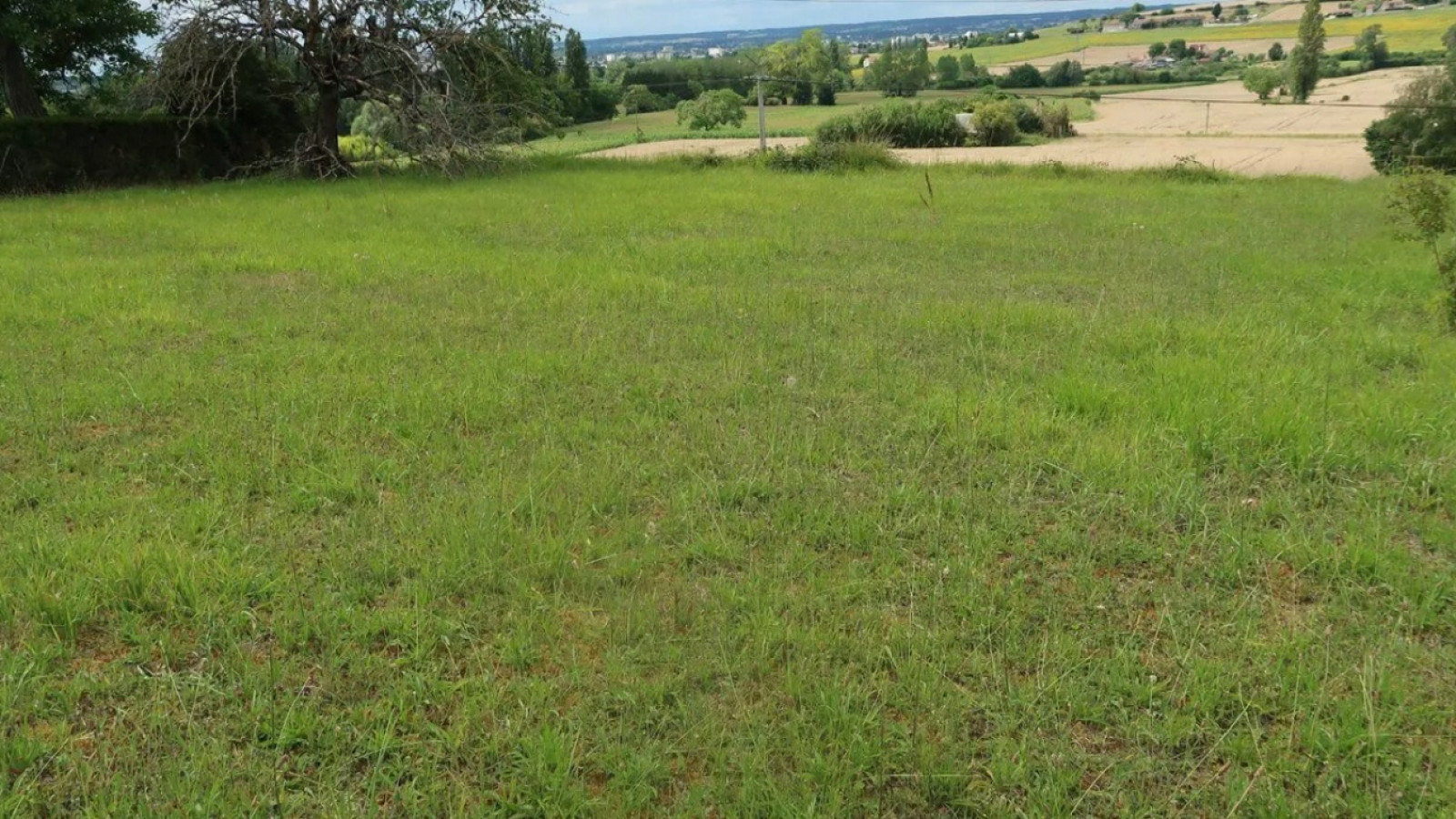 Terrain constructible de 950m2 à Châtellerault