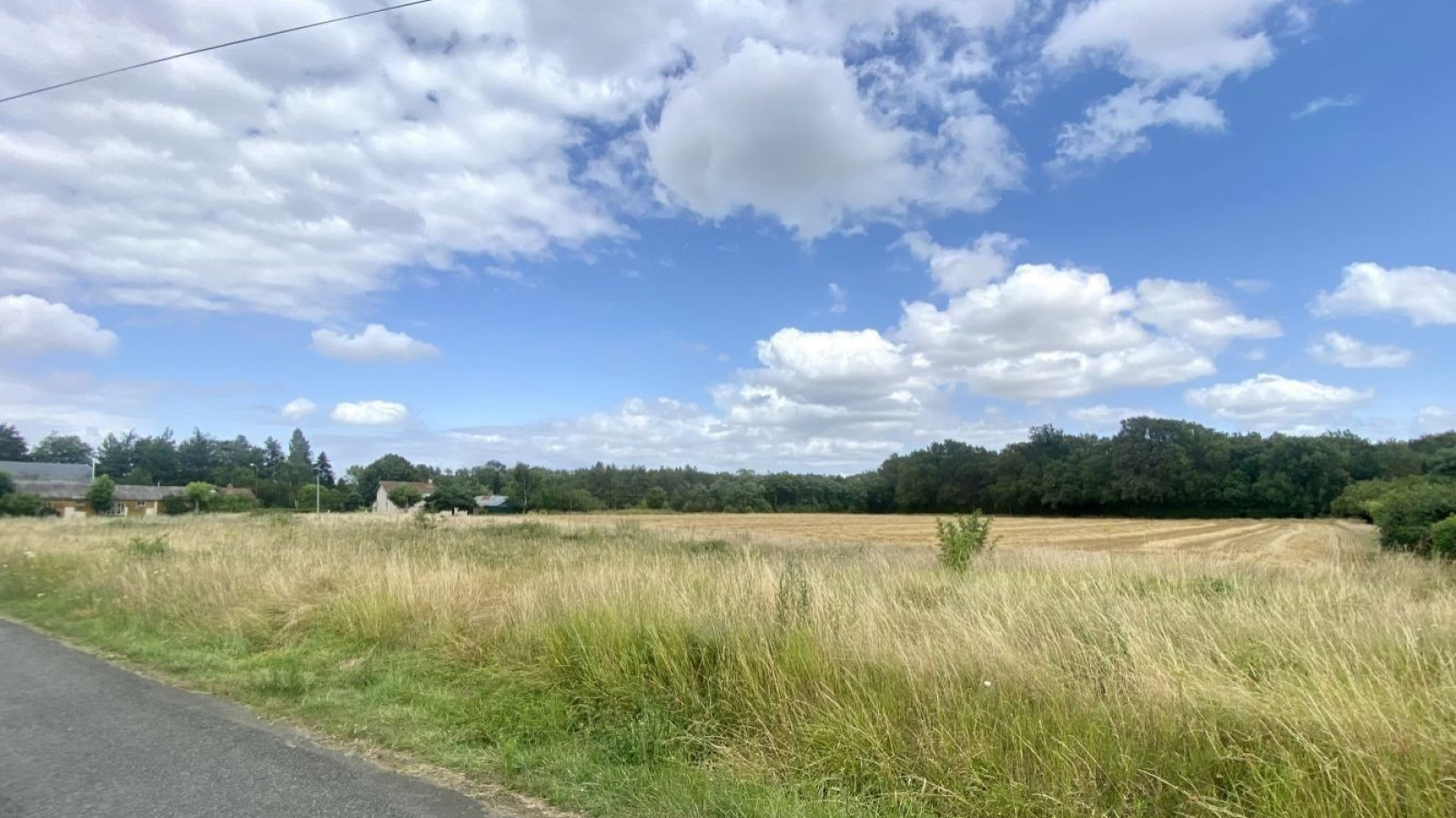 Terrain constructible de 596m2 à Chasseneuil-du-Poitou