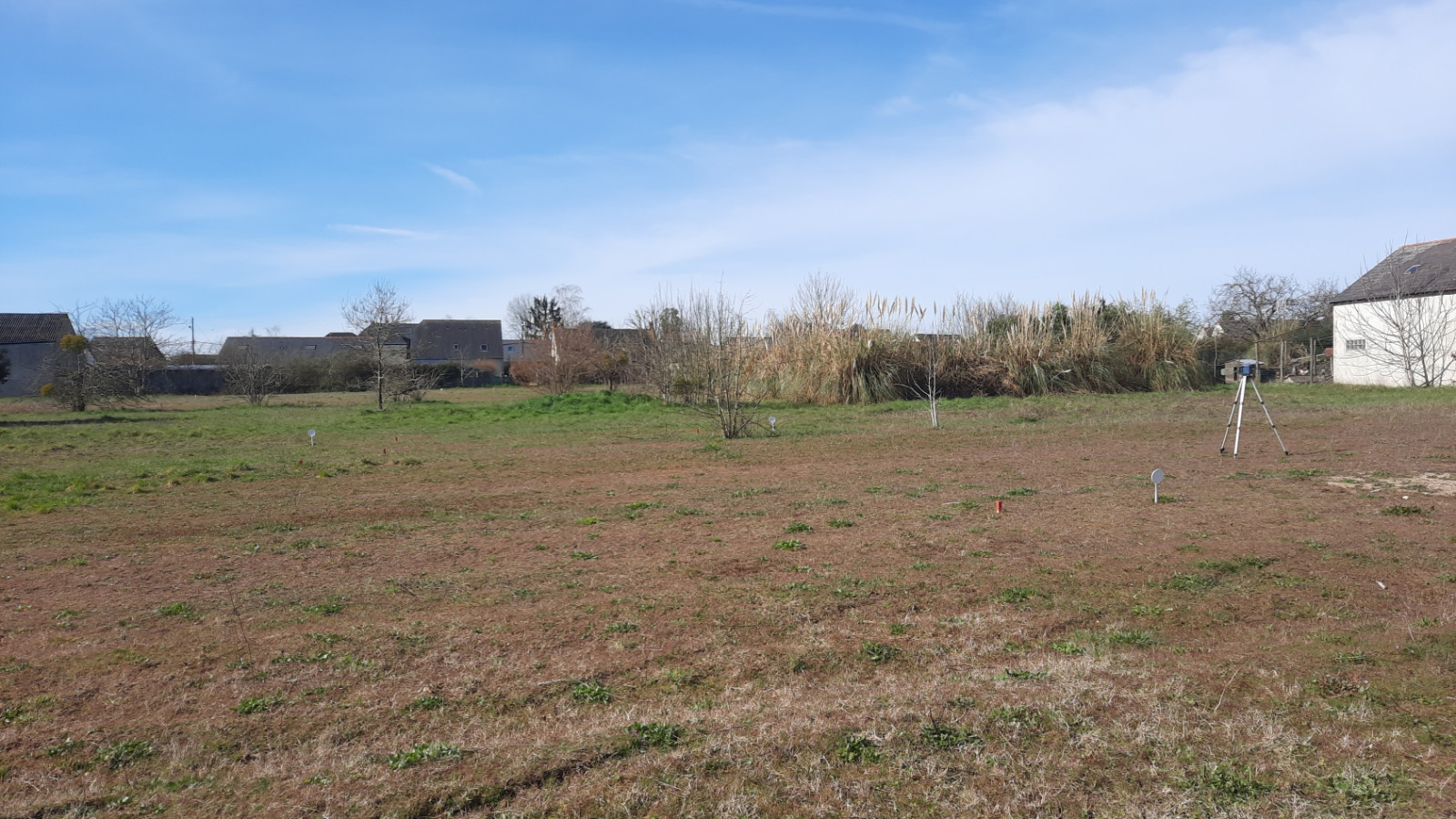 Terrain constructible de 680m2 à Mazé-Milon