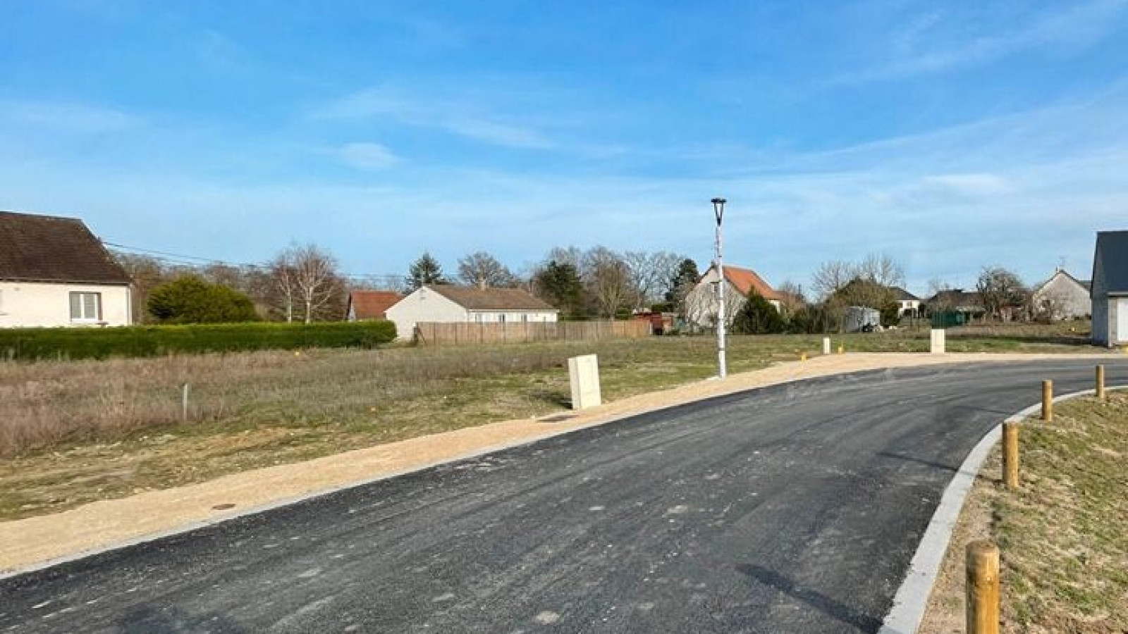 Terrain constructible de 468m2 à Mont-près-Chambord