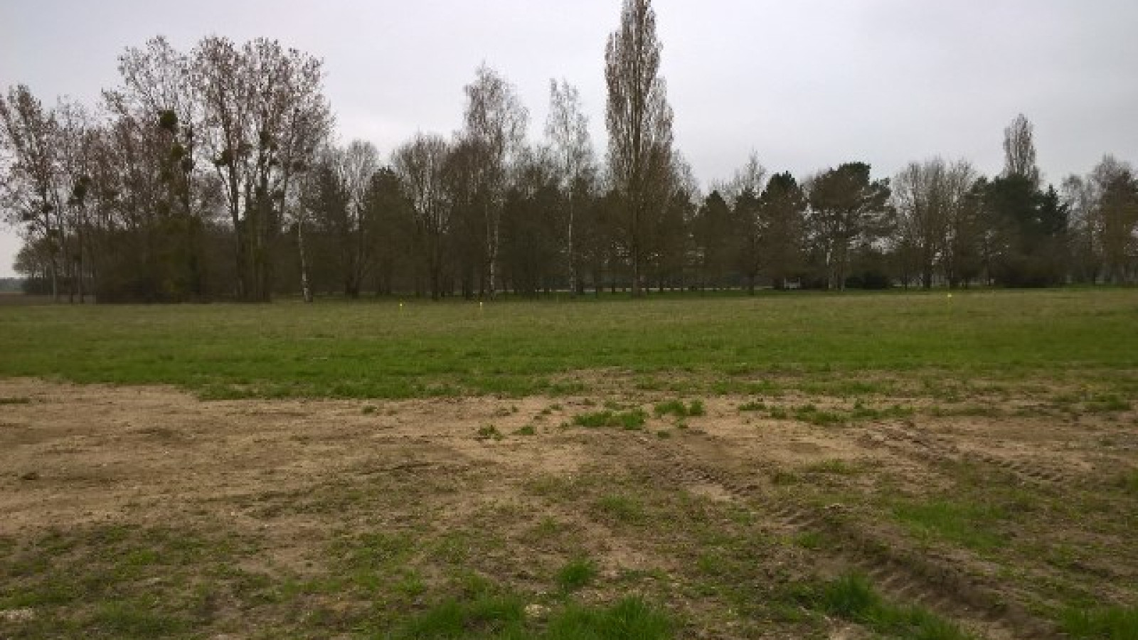 Terrain constructible de 708m2 à Pannes