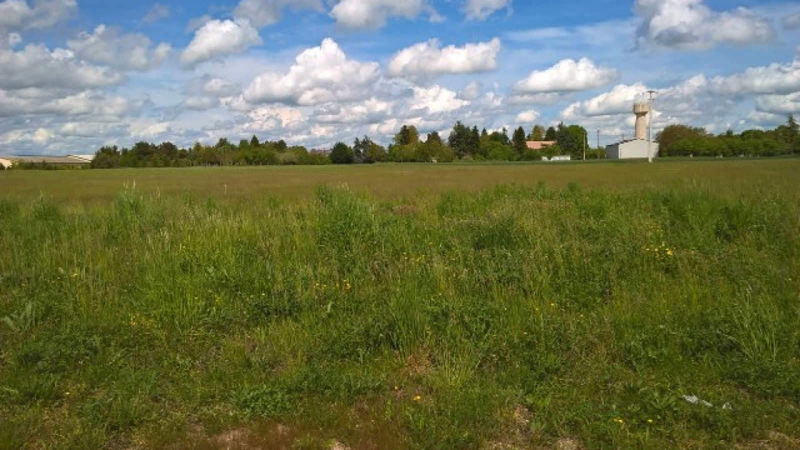 Terrain constructible de 790m2 à Beaune-la-Rolande