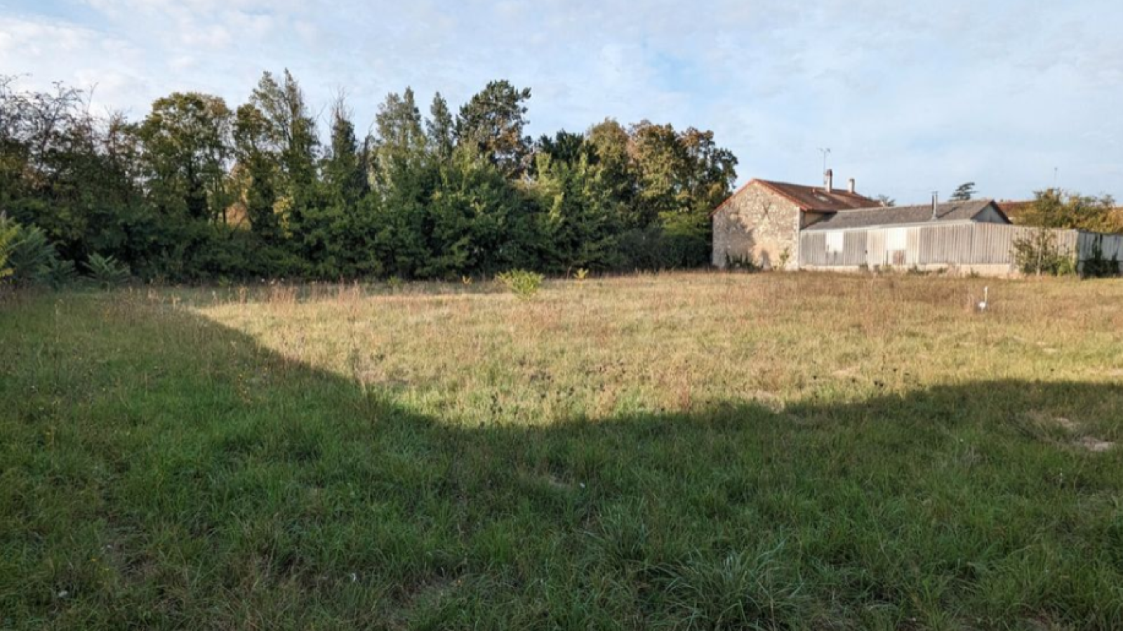 Terrain constructible de 811m2 à Cissé