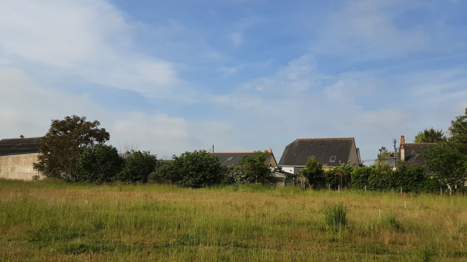 Terrain constructible de 589m2 à Mazé-Milon