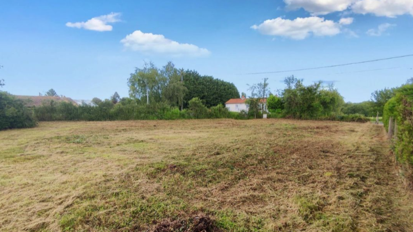 Terrain constructible de 615m2 à Verrières