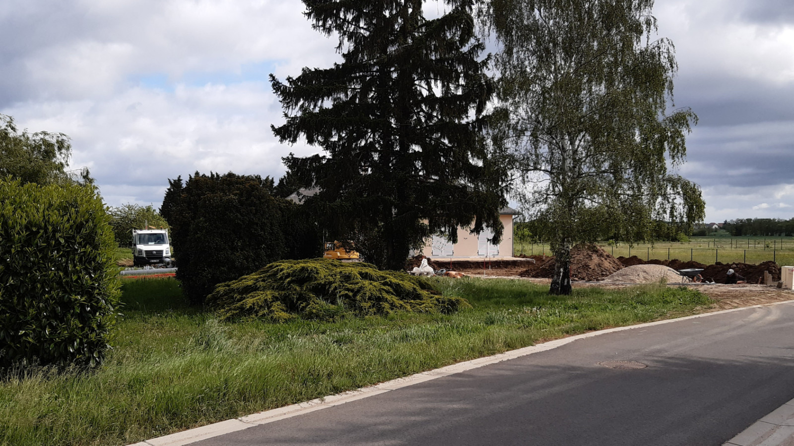 Terrain constructible de 1100m2 à Chanteau