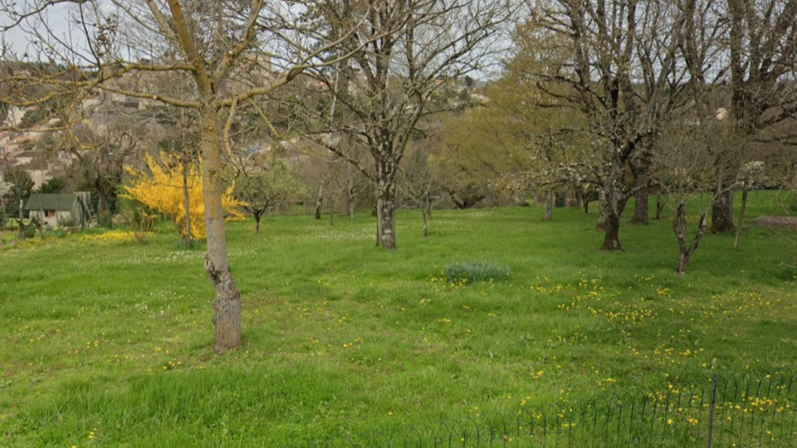 Terrain constructible de 1511m2 à Dangé-Saint-Romain