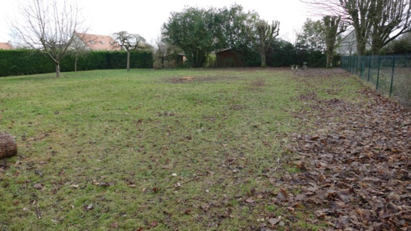 Terrain constructible de 1565m2 à Bouzy-la-Forêt