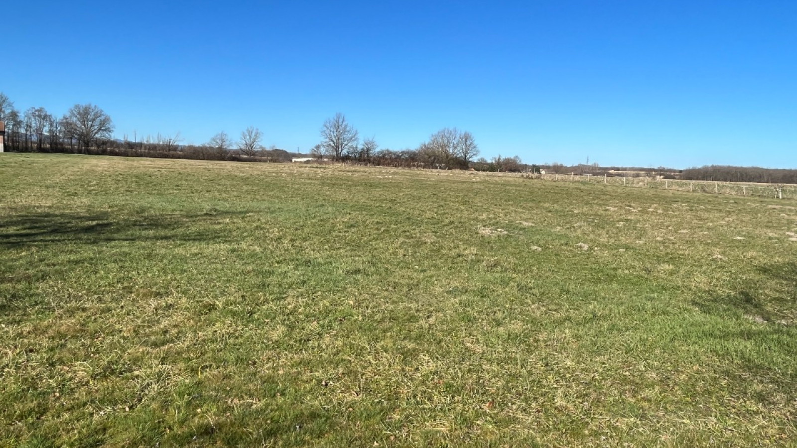 Terrain constructible de 360m2 à Béruges