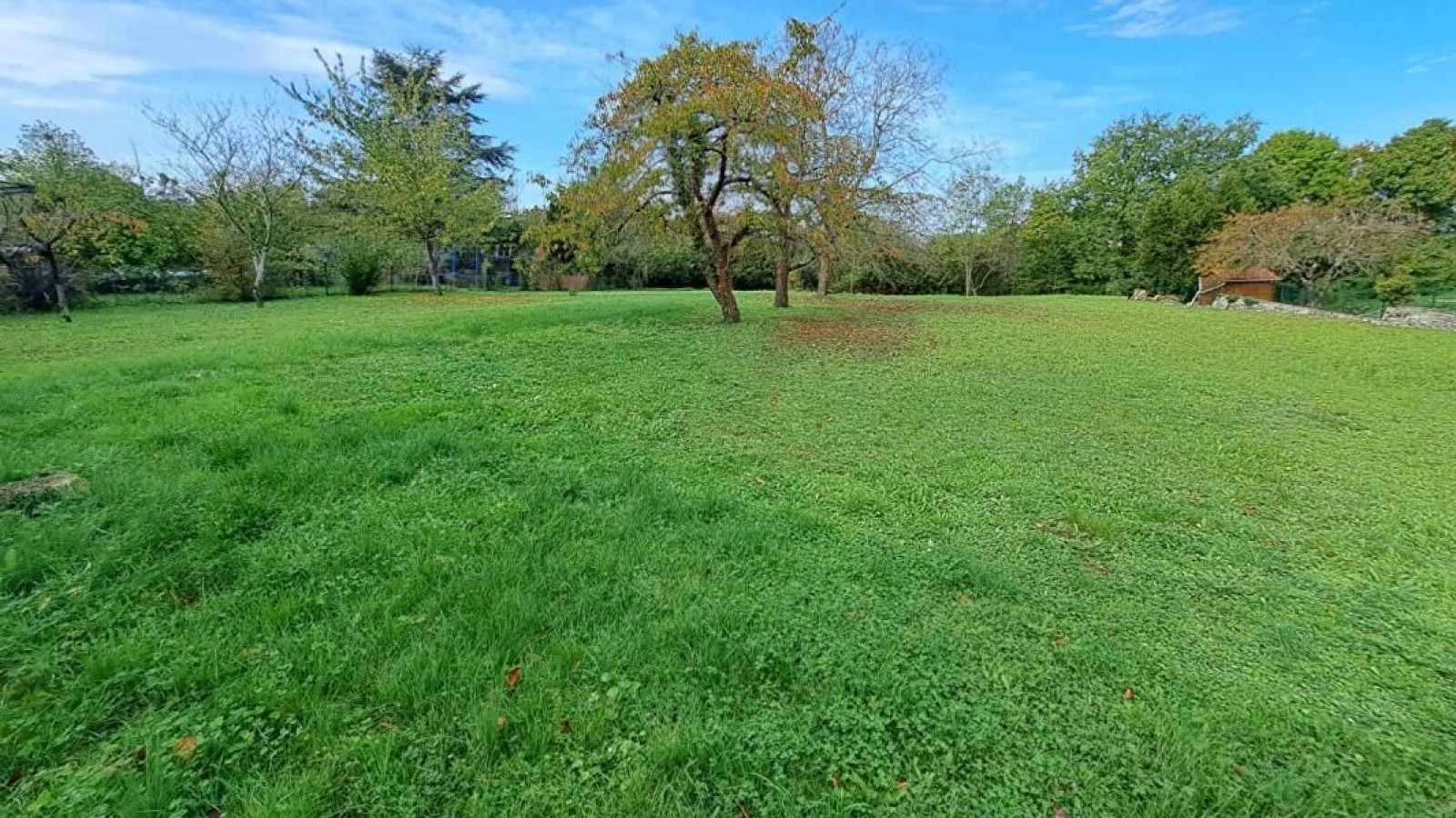 Terrain constructible de 1100m2 à Châtellerault