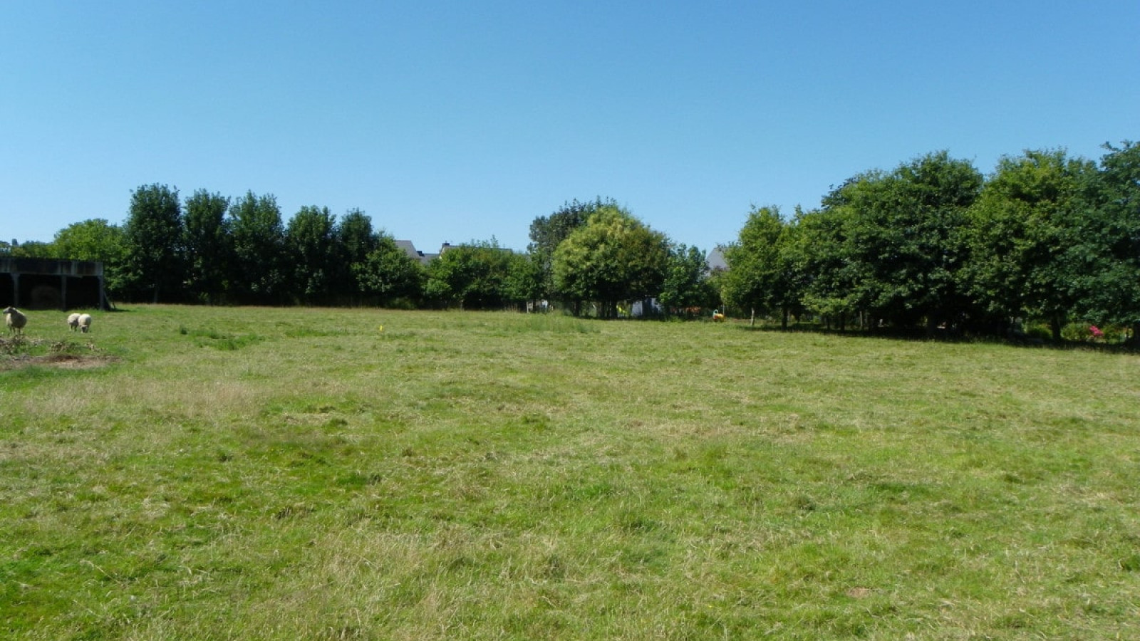 Terrain constructible de 1480m2 à Lencloître