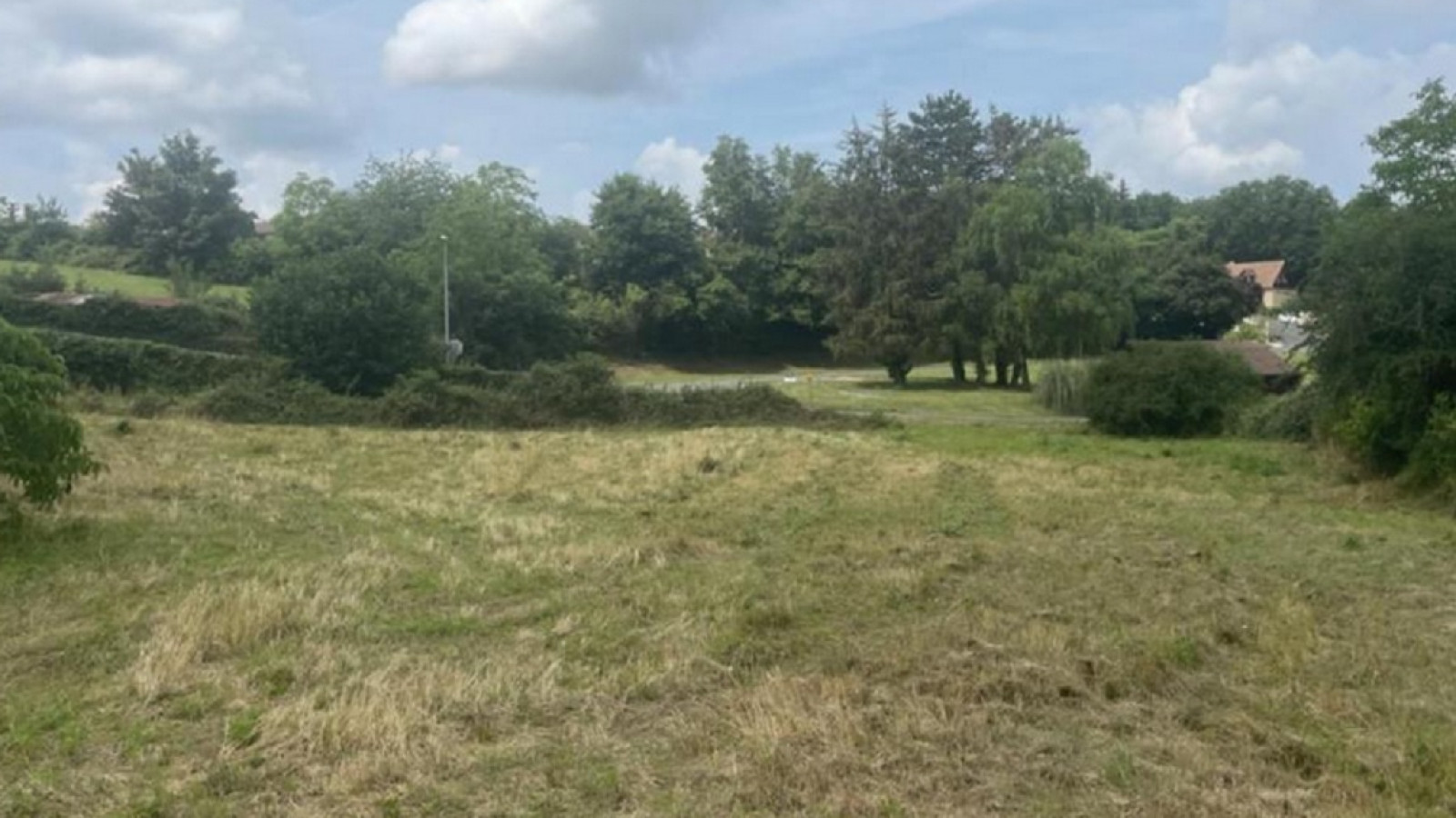 Terrain constructible de 1090m2 à Archigny