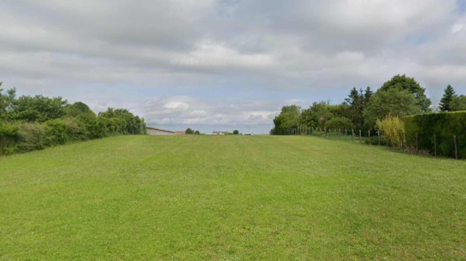 Terrain constructible de 1300m2 à Cléry-Saint-André