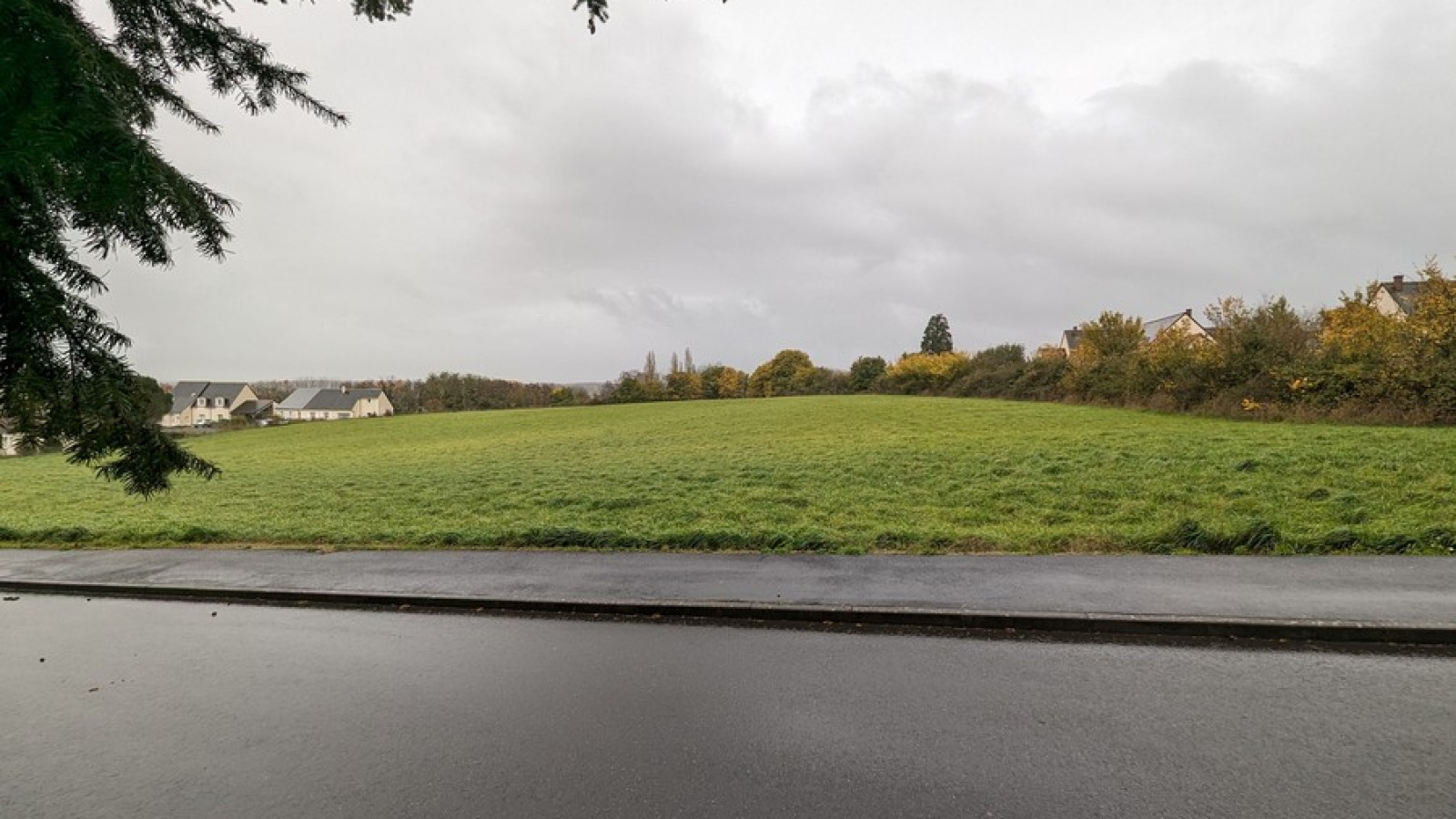 Terrain constructible de 378m2 à Azay-le-Rideau