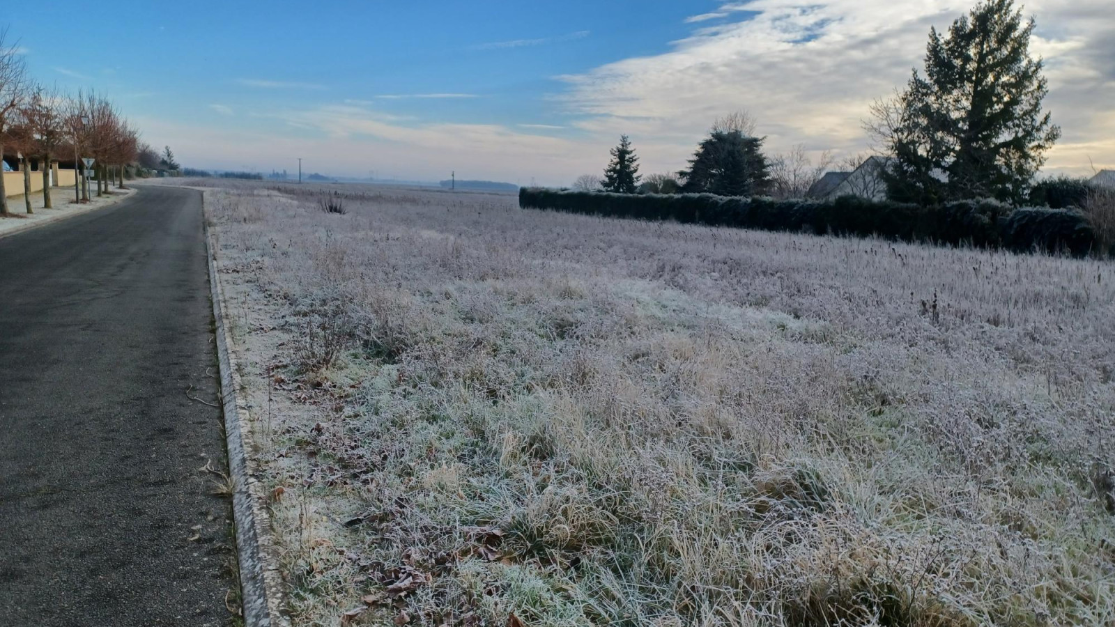 Terrain constructible de 1049m2 à Boulay-les-Barres