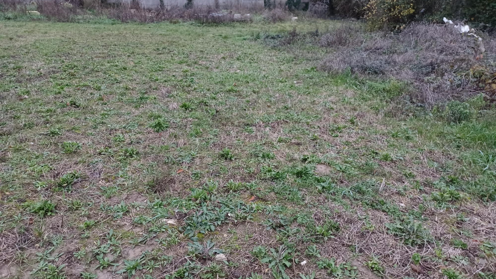 Terrain constructible de 576m2 à Rebréchien