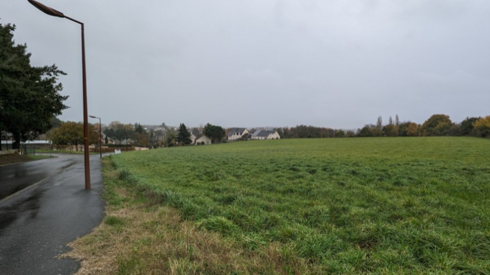 Terrain constructible de 709m2 à Azay-le-Rideau