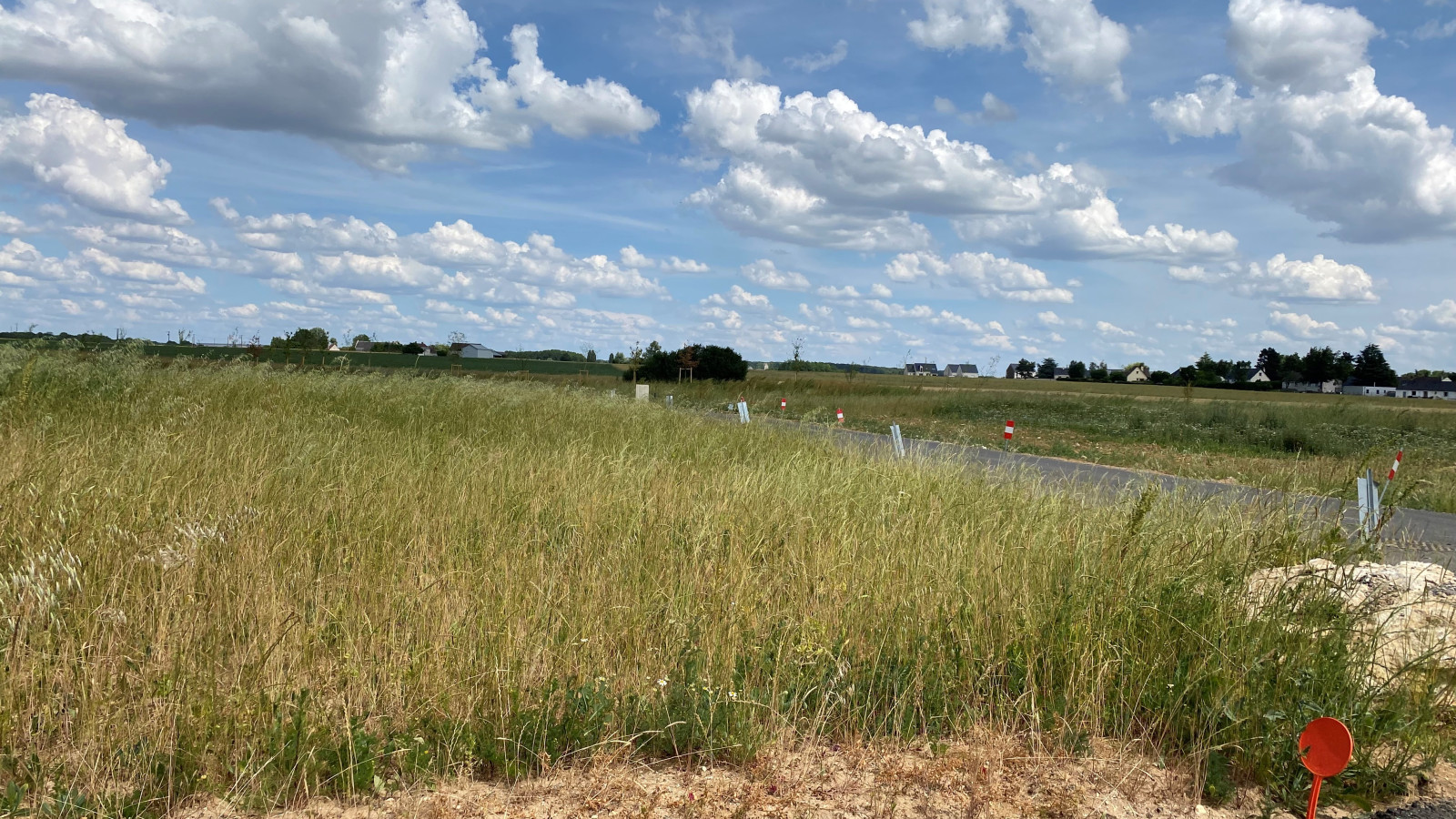 Terrain constructible de 399m2 à Notre-Dame-d'Oé