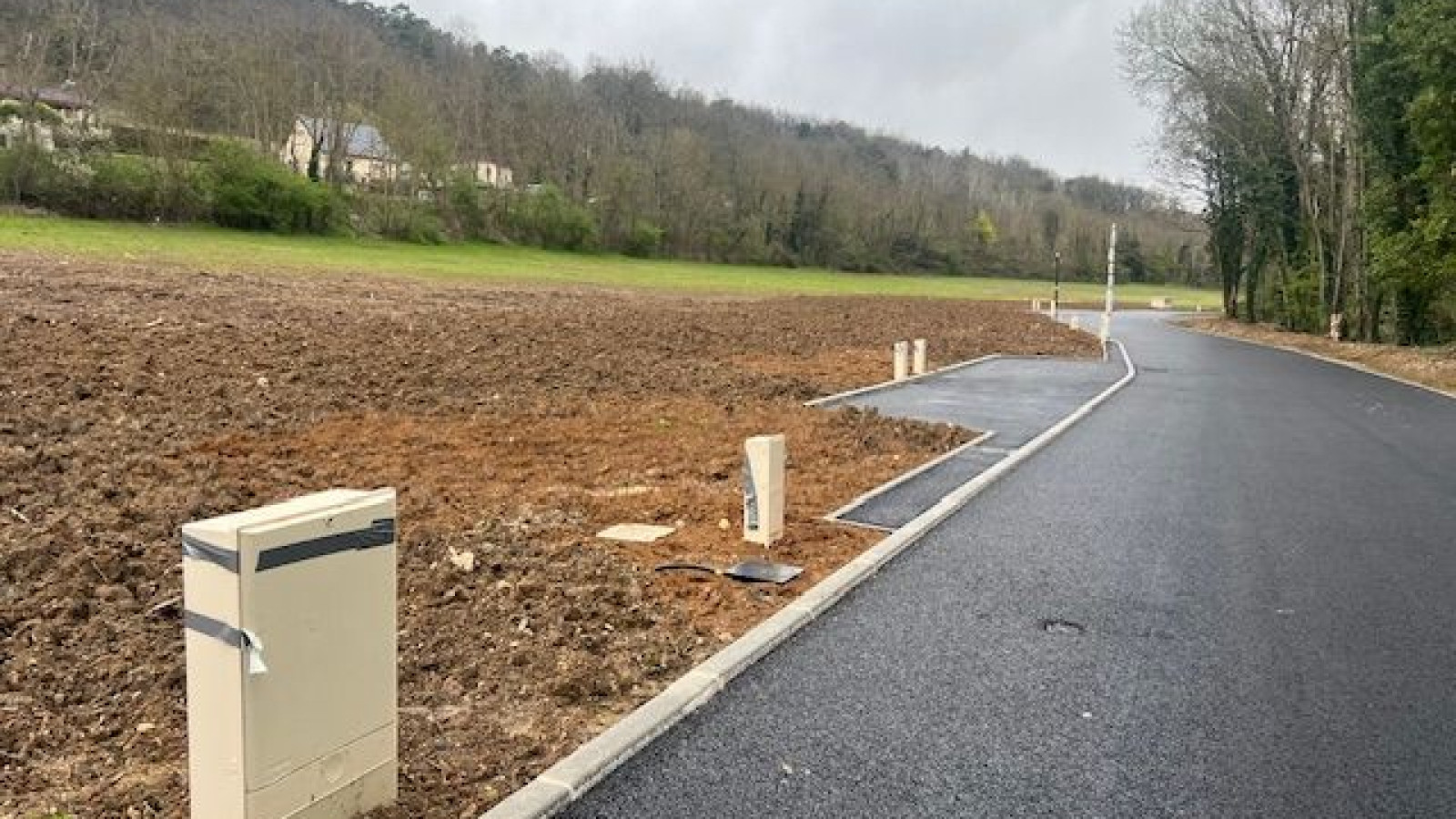 Terrain constructible de 401m2 à Puiseaux