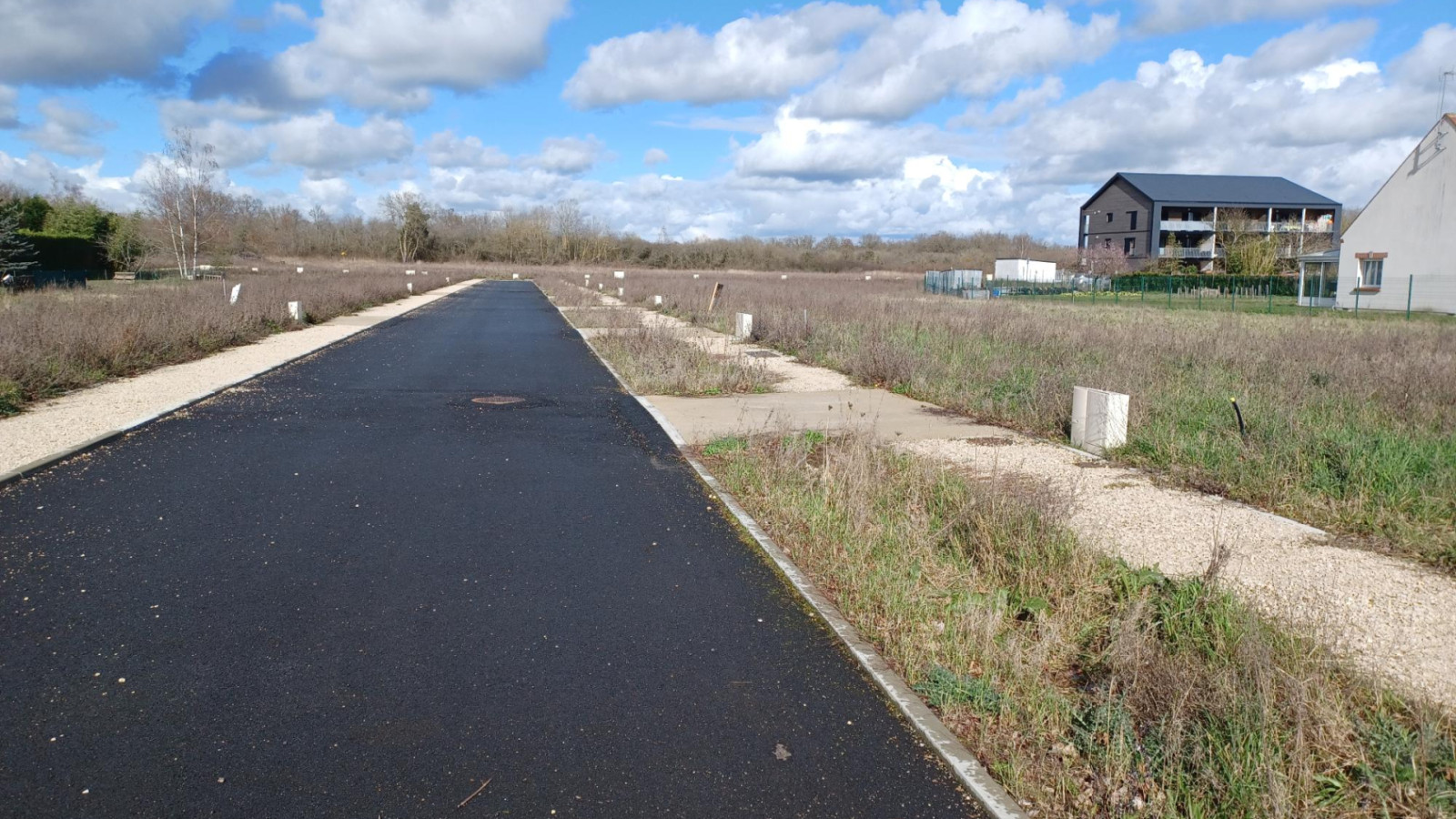 Terrain constructible de 417m2 à Saint-Lyé-la-Forêt