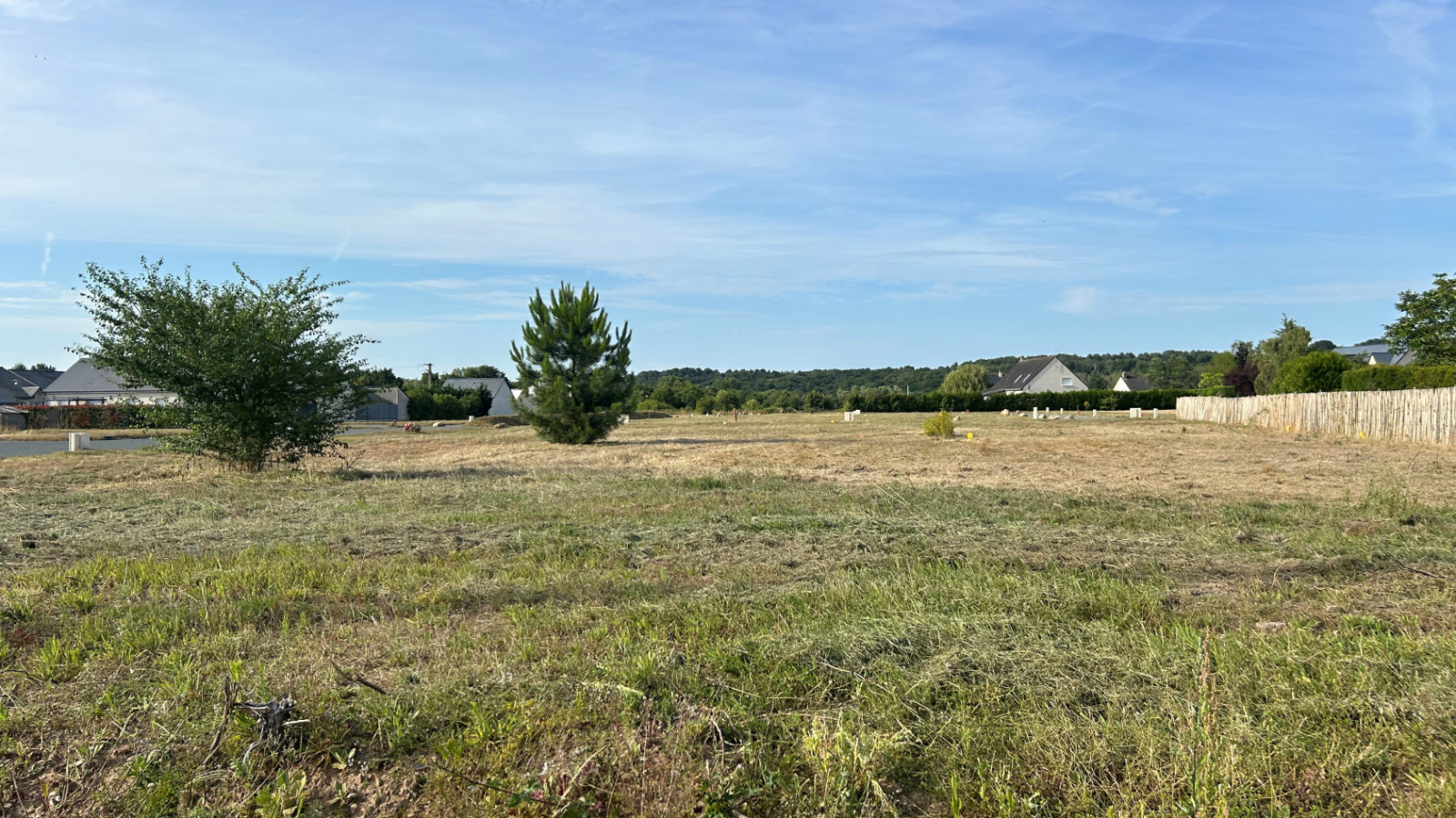 Terrain constructible de 504m2 à Rives-du-Loir-en-Anjou