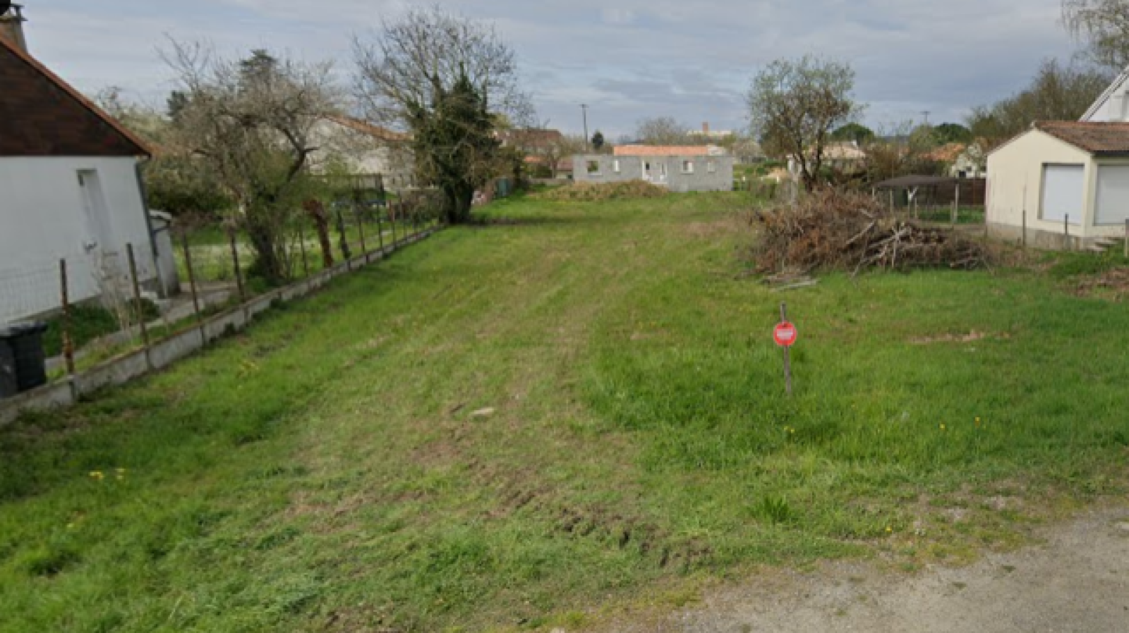 Terrain constructible de 393m2 à Fontaine-le-Comte