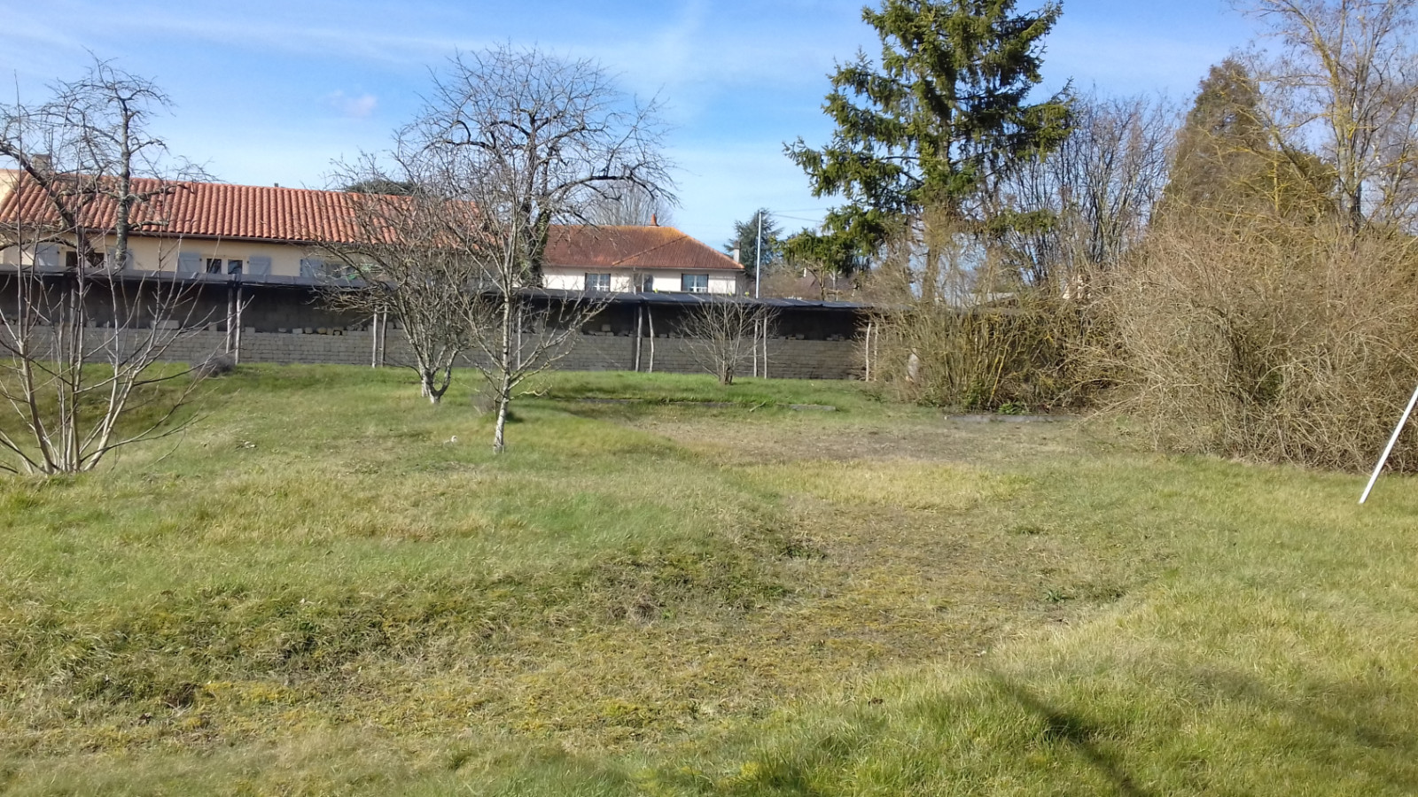 Terrain constructible de 1600m2 à Availles-en-Châtellerault