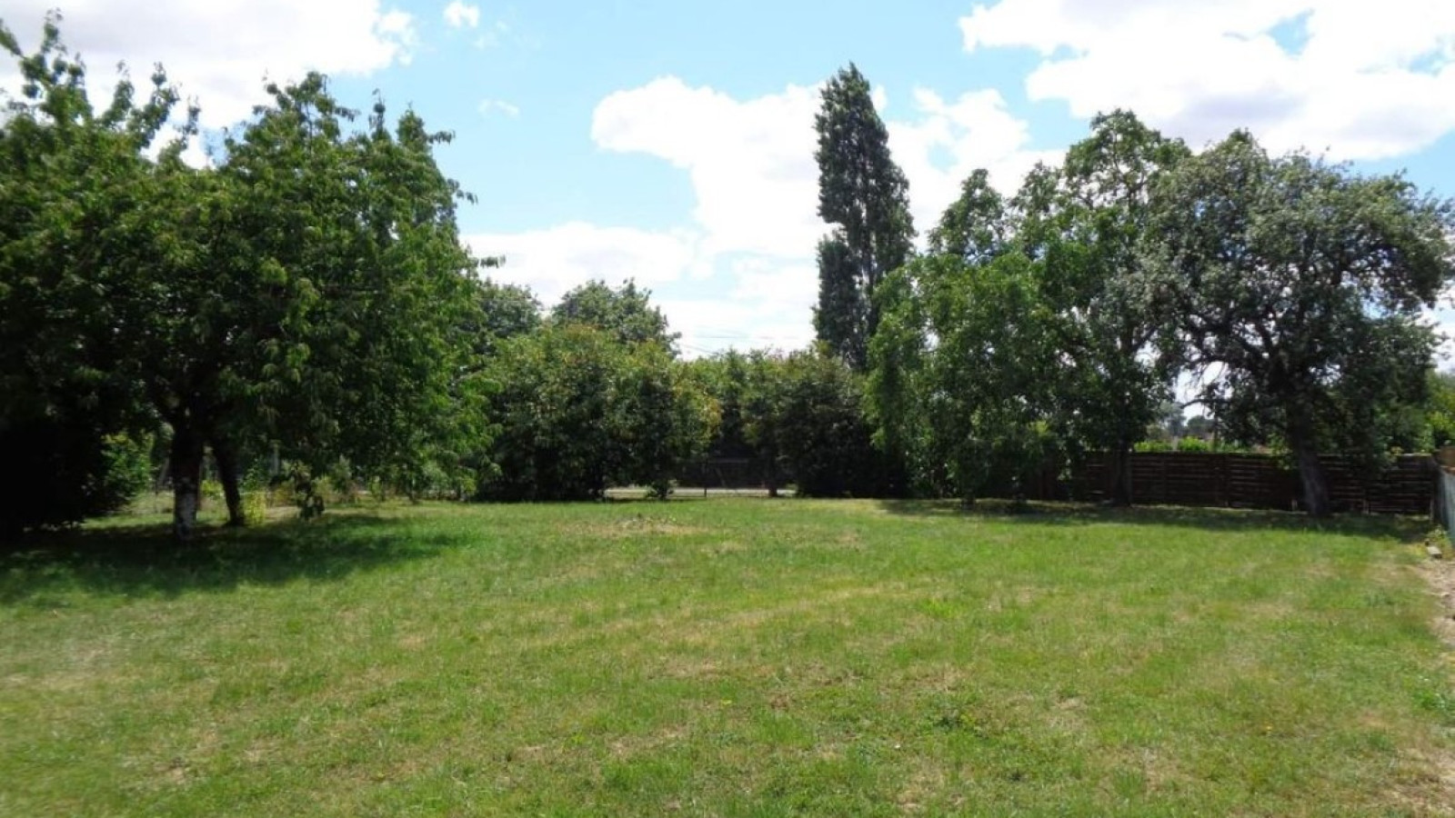 Terrain constructible de 1540m2 à Blois