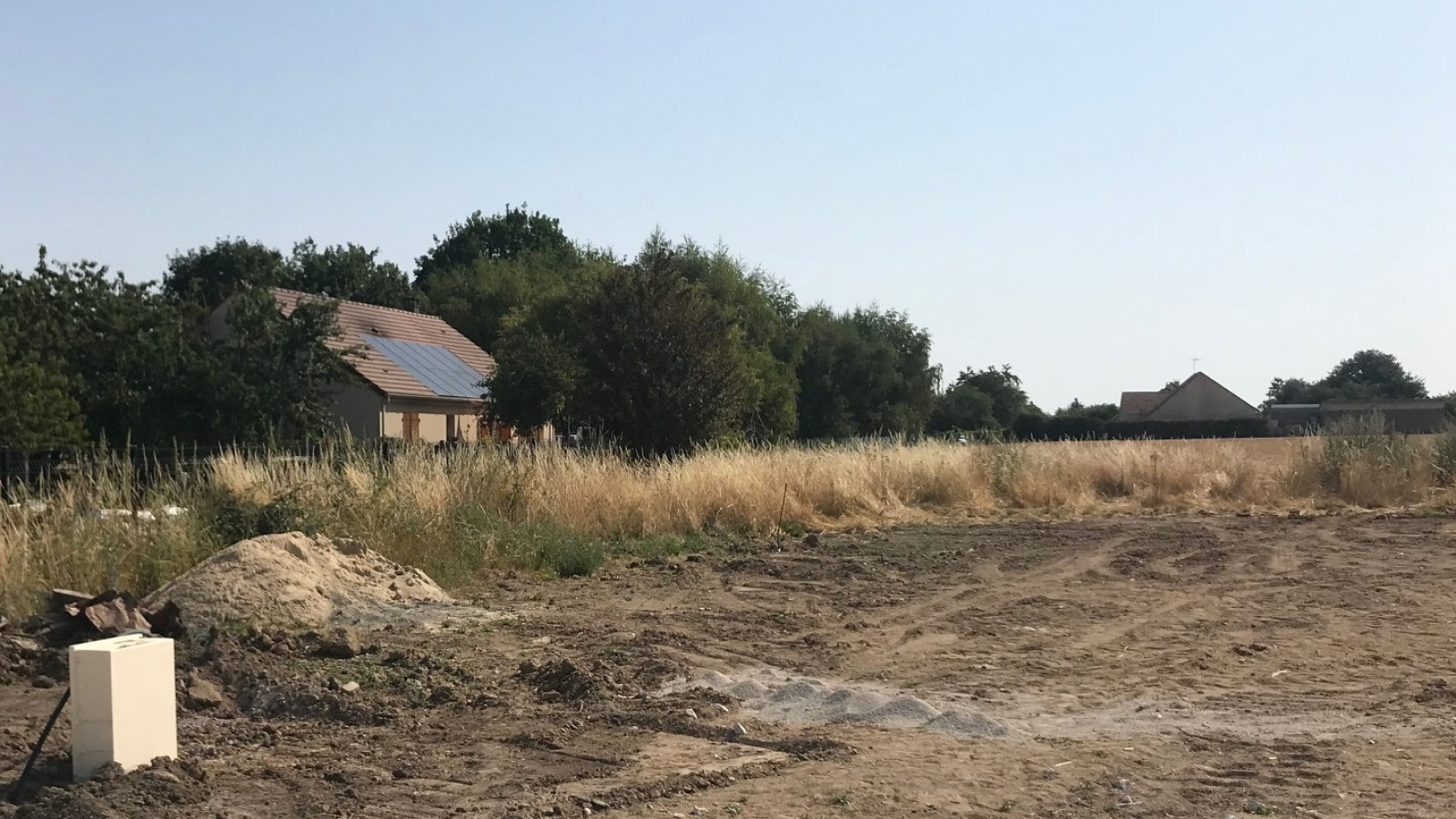 Terrain constructible de 1700m2 à Aschères-le-Marché