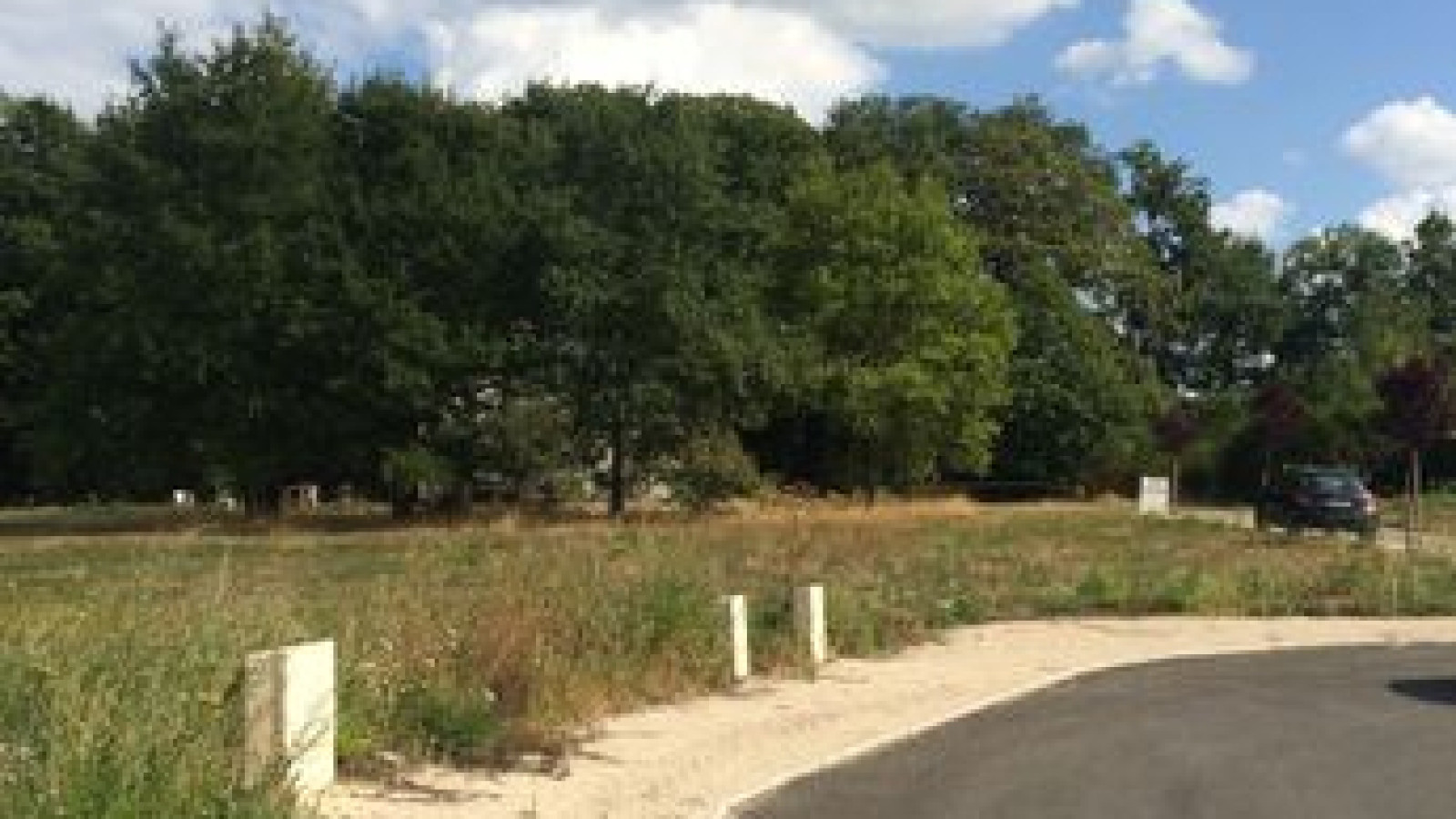 Terrain constructible de 700m2 à Montcresson