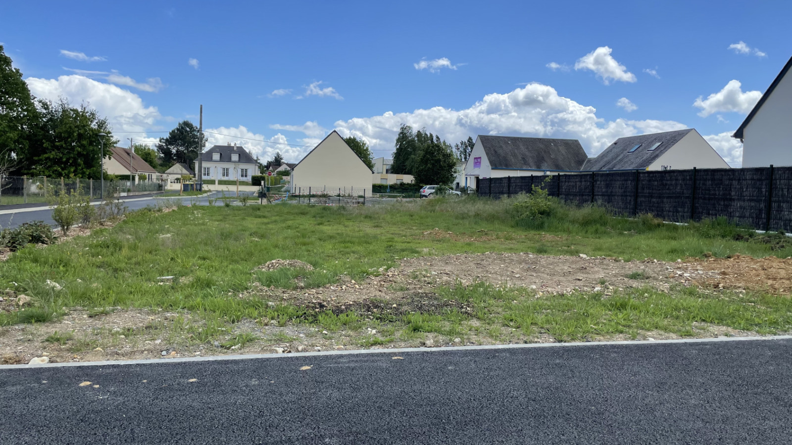 Terrain constructible de 583m2 à Veigné