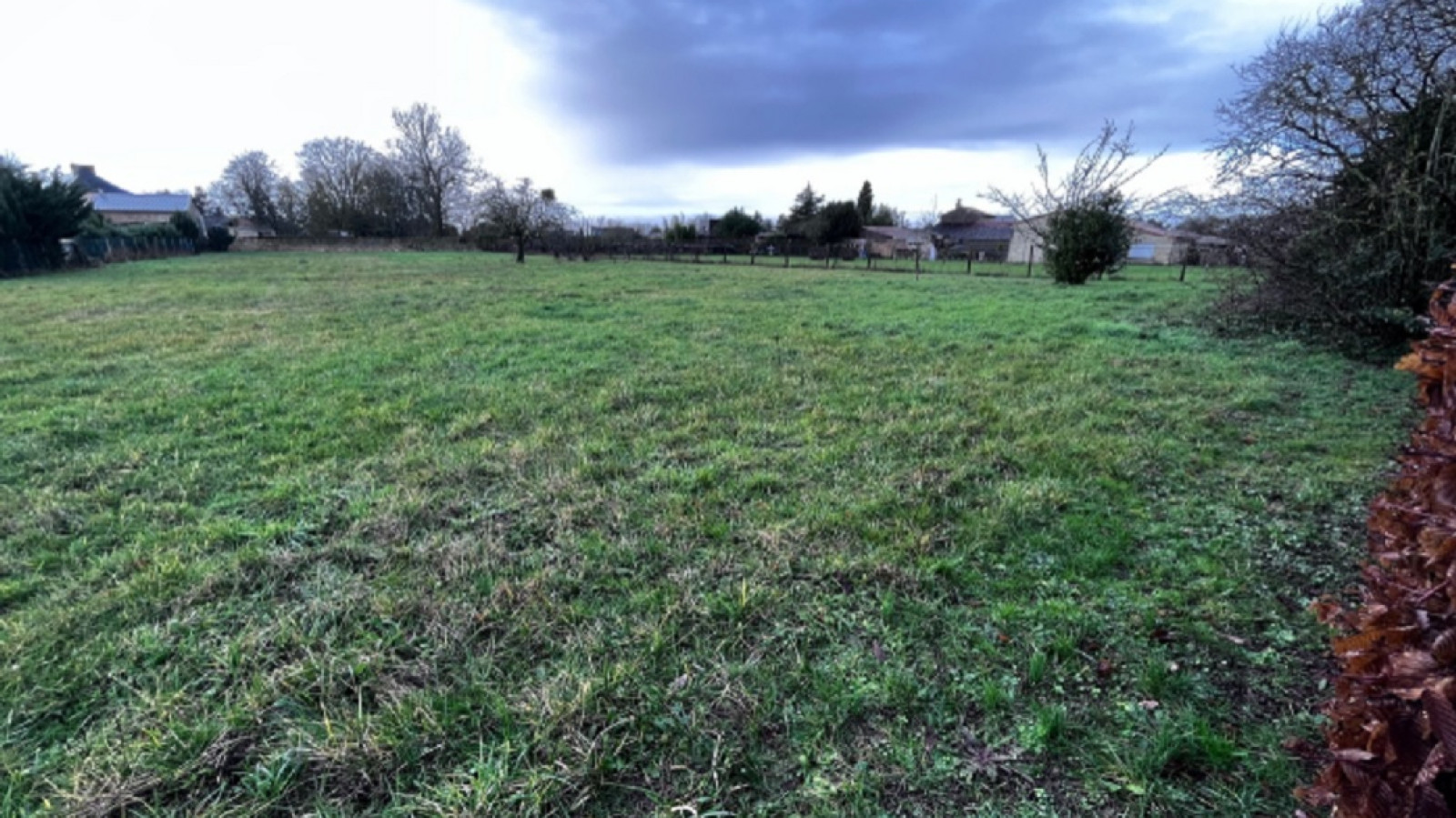 Terrain constructible de 1111m2 à Poitiers