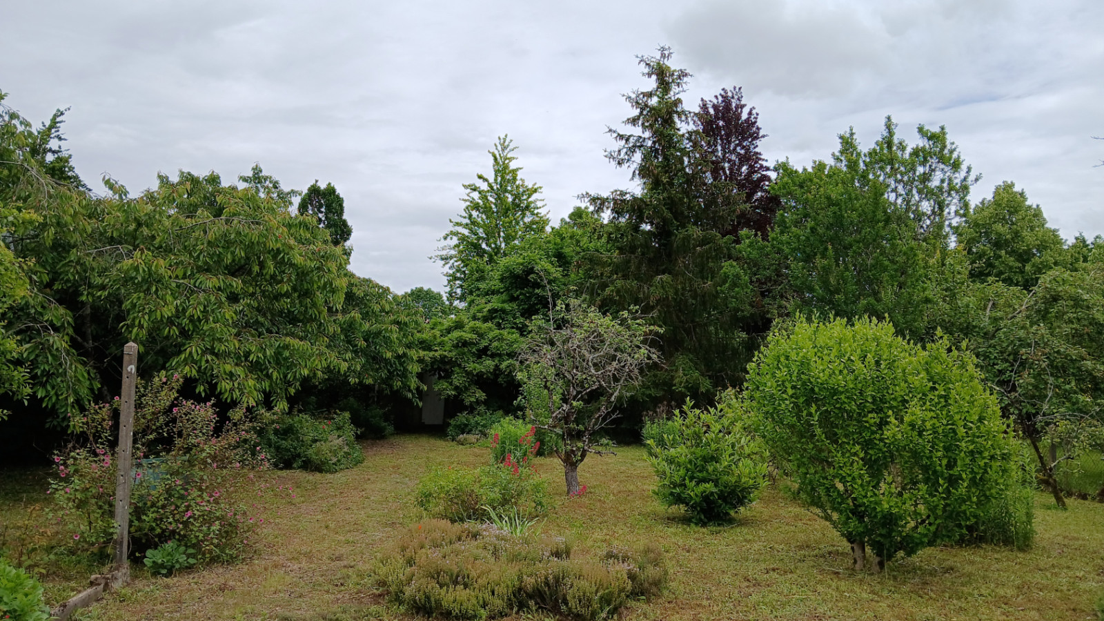 Terrain constructible de 712m2 à Saint-Cyr-sur-Loire