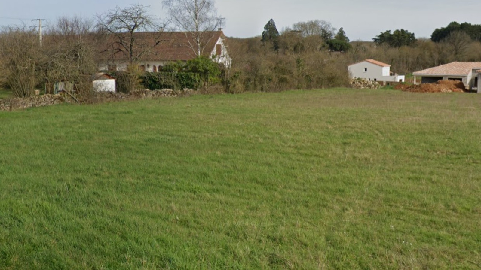 Terrain constructible de 2663m2 à Thuré