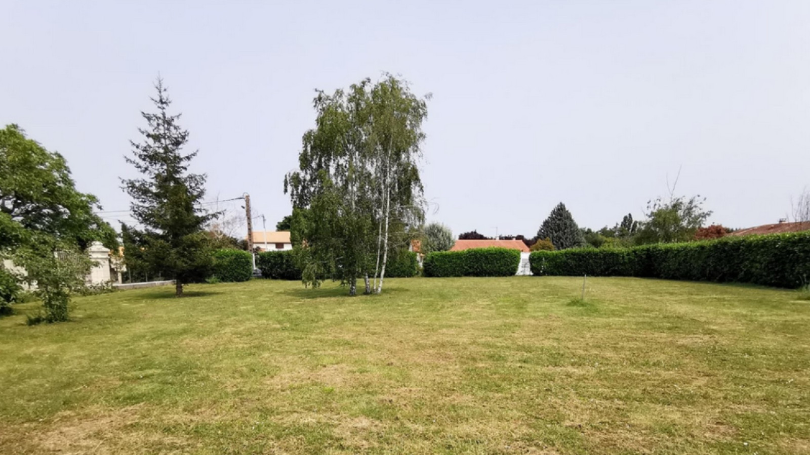 Terrain constructible de 770m2 à Scorbé-Clairvaux