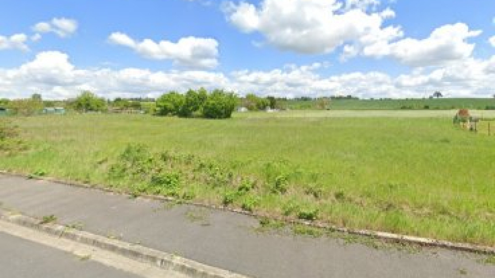 Terrain constructible de 630m2 à Naintré