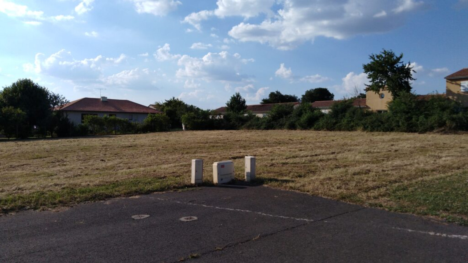 Terrain constructible de 849m2 à Valence-en-Poitou