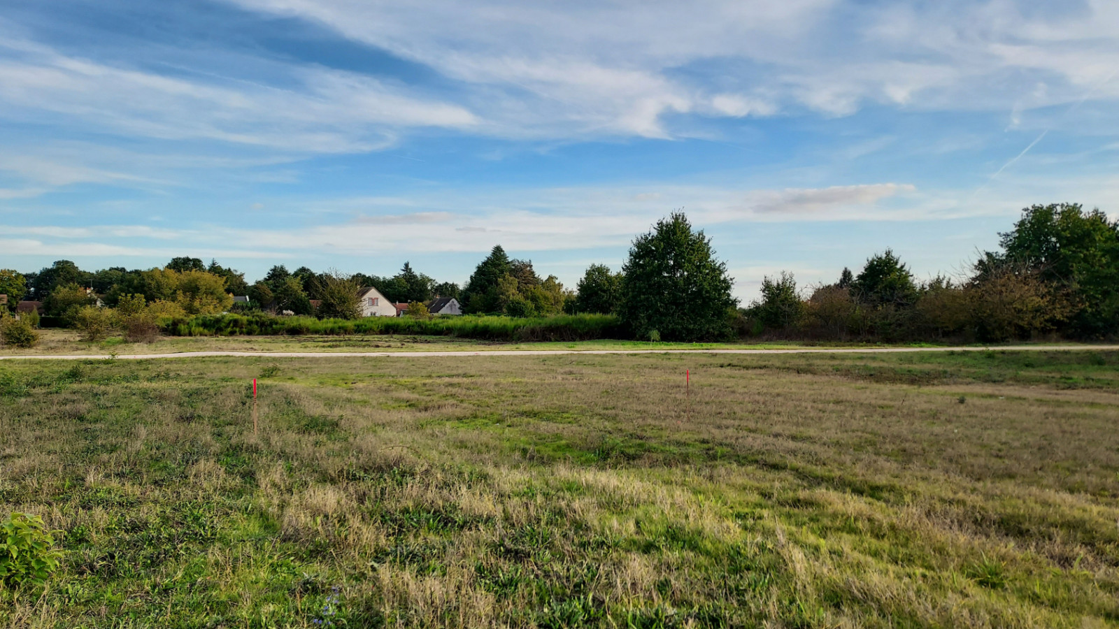 Terrain constructible de 1454m2 à La Chapelle-Saint-Martin-en-Plaine