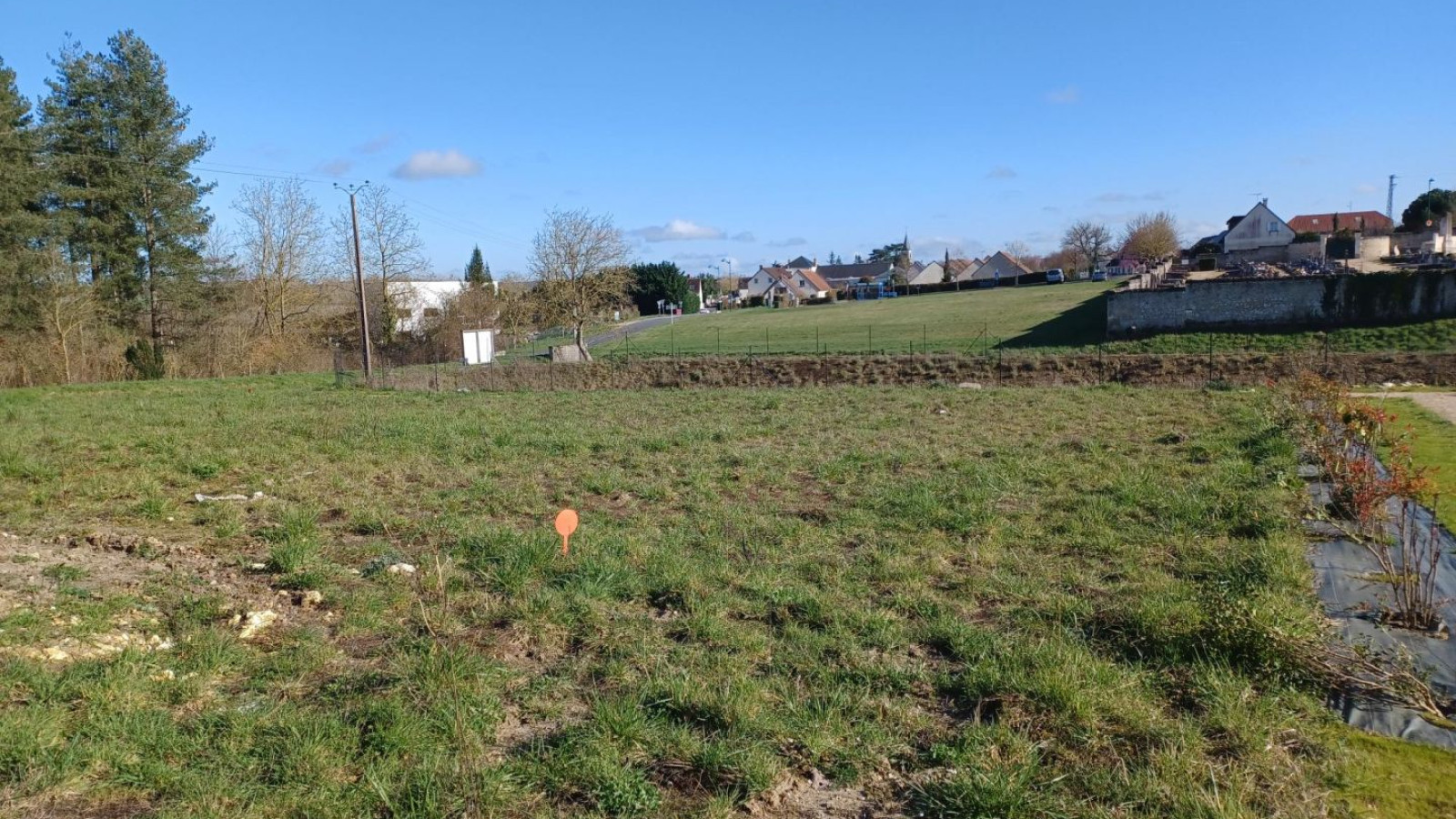 Terrain constructible de 684m2 à Chambourg-sur-Indre