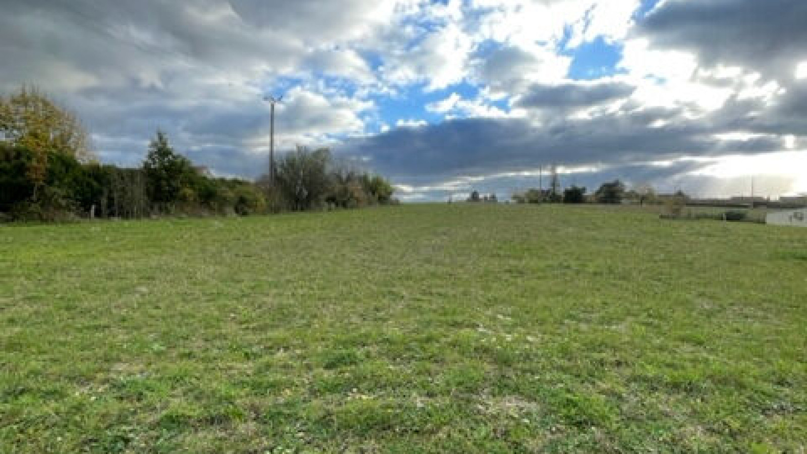 Terrain constructible de 1200m2 à Faverolles-sur-Cher