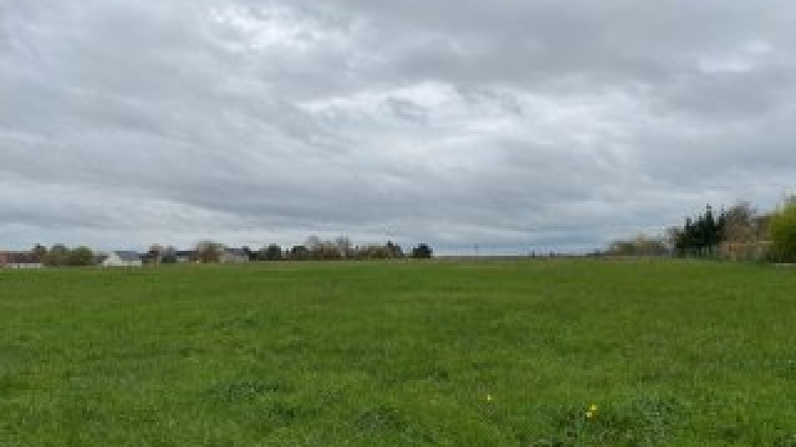 Terrain constructible de 577m2 à Athée-sur-Cher