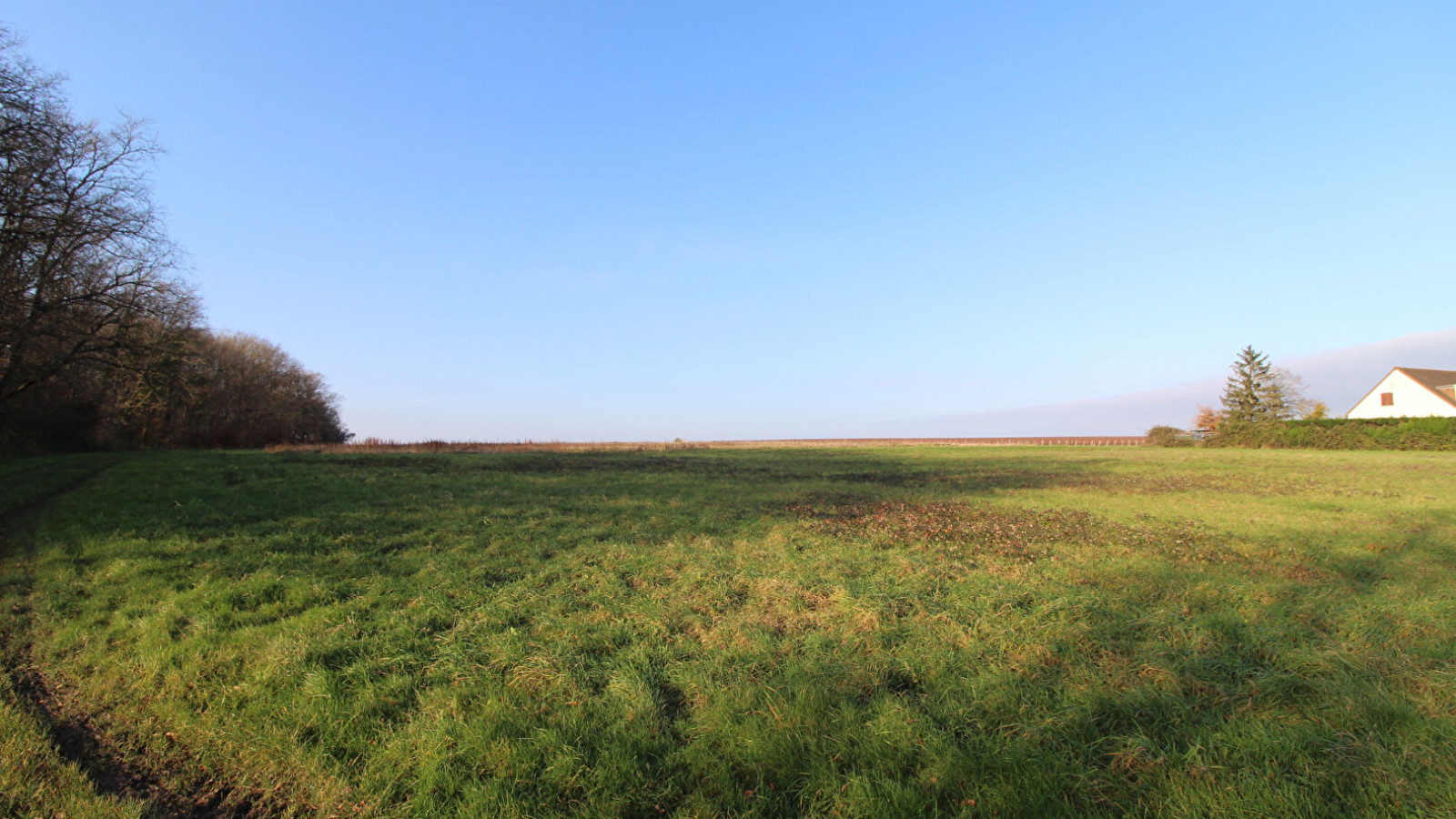 Terrain constructible de 1598m2 à Mesland