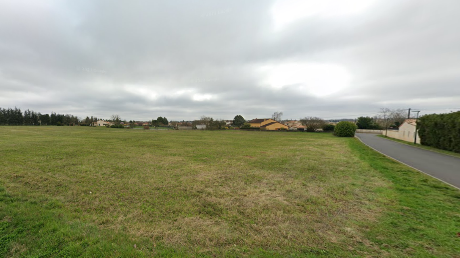 Terrain constructible de 690m2 à Coulombiers