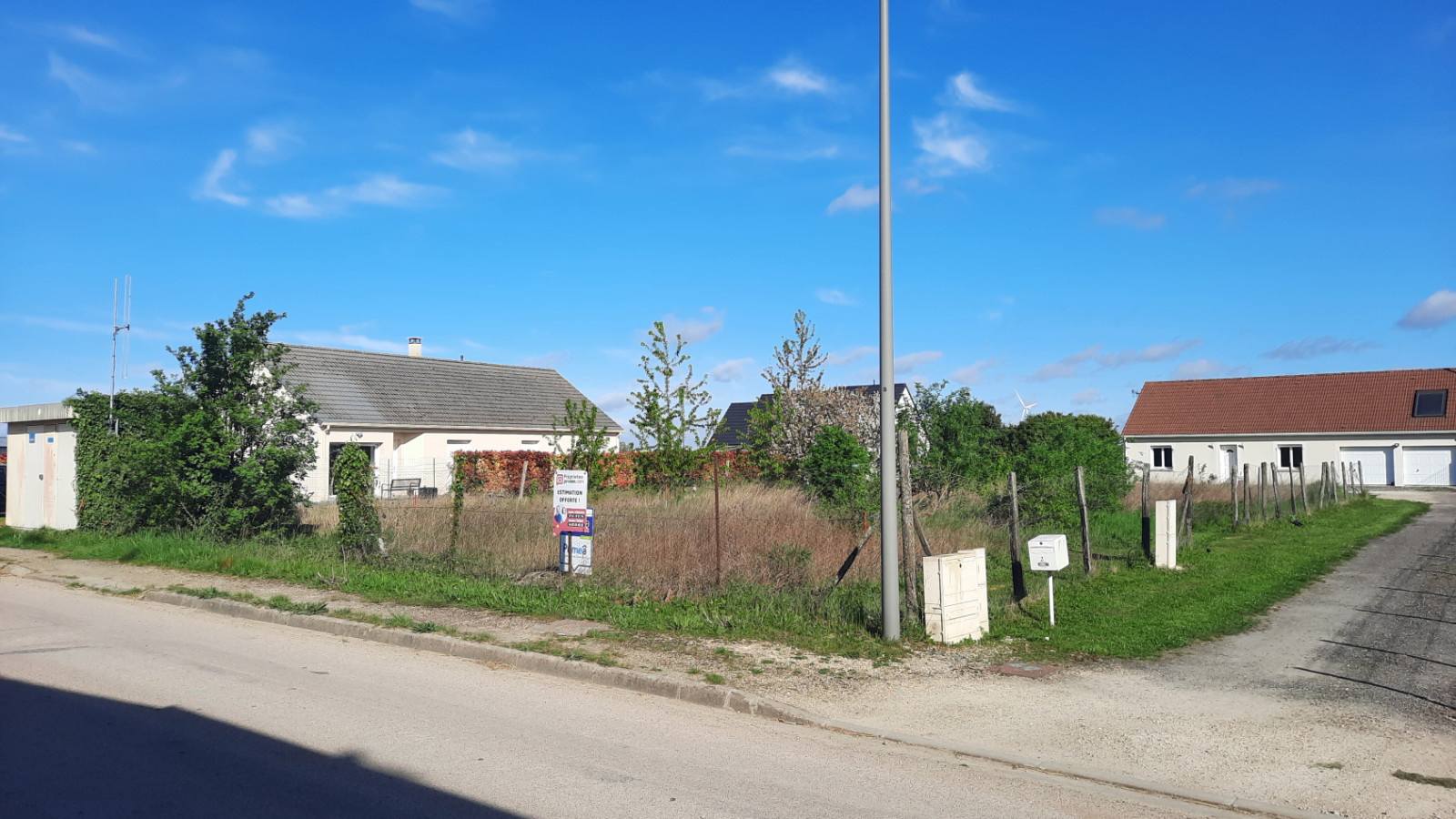 Terrain constructible de 872m2 à Jouy-en-Pithiverais