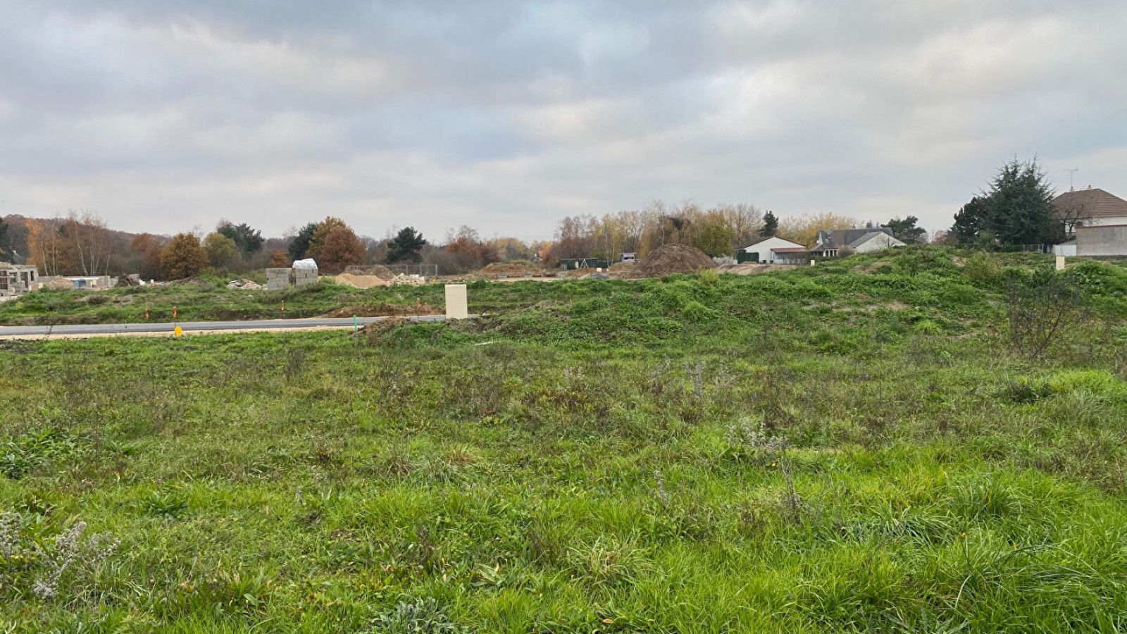 Terrain constructible de 469m2 à Mont-près-Chambord