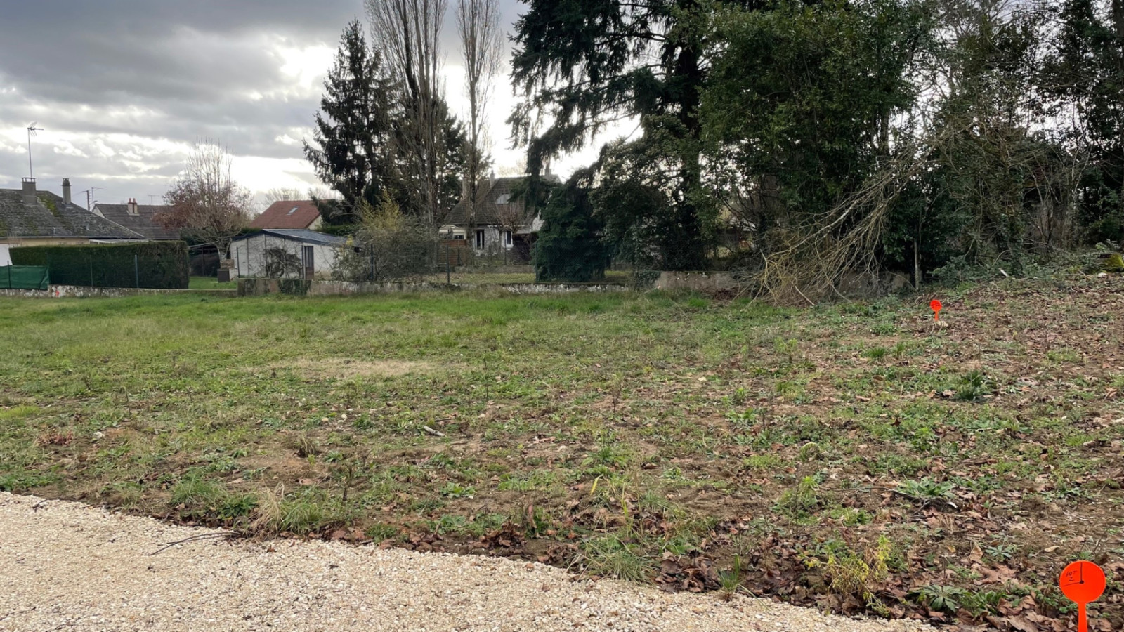 Terrain constructible de 820m2 à Cellettes